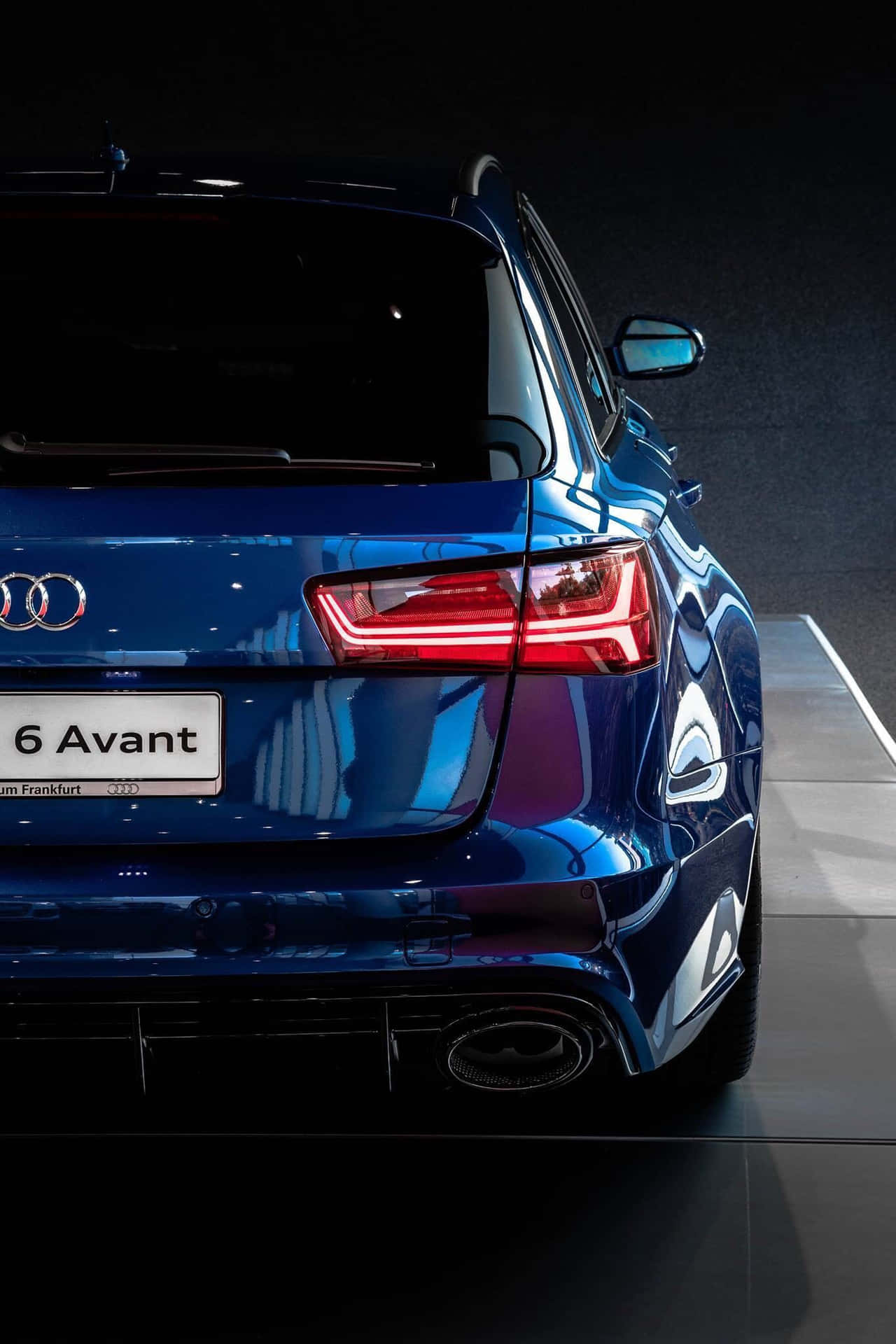 Sleek Audi RS6 in Action Wallpaper