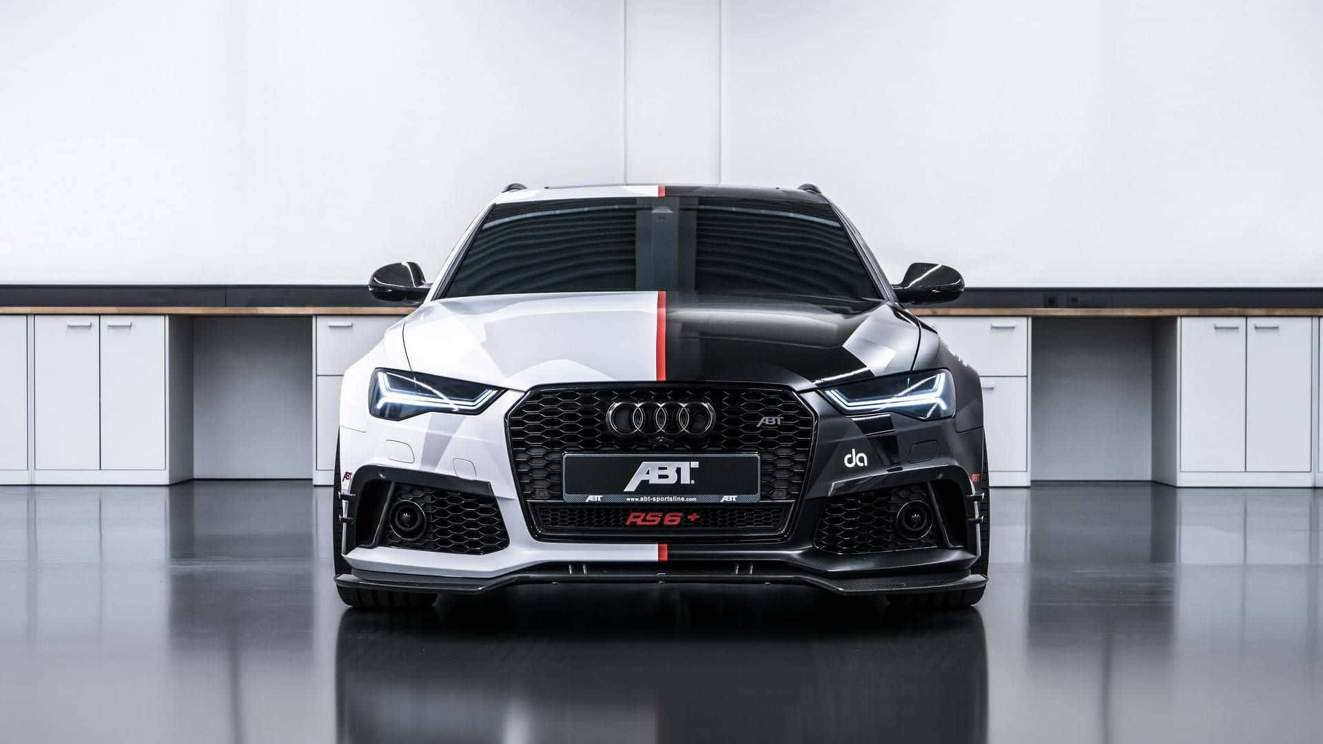 Elegantey Potente Audi Rs6 En Acción. Fondo de pantalla