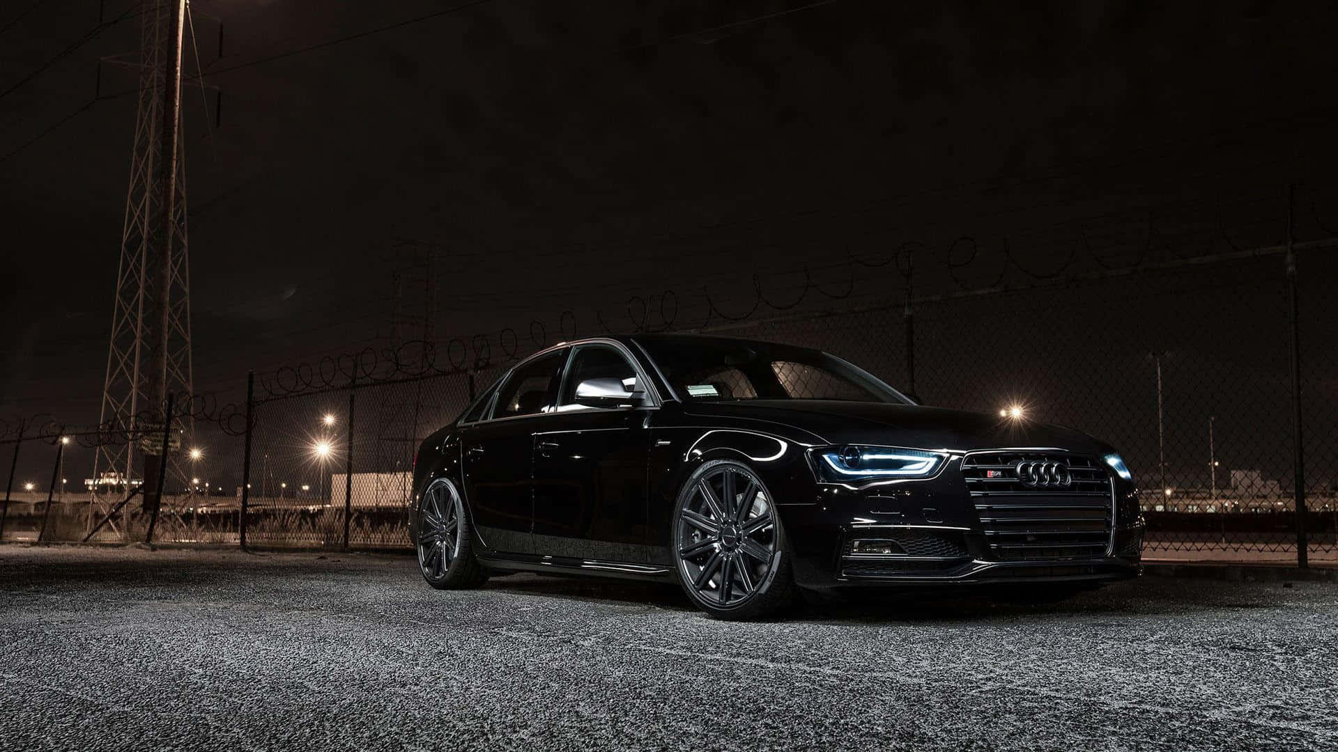 Elegantey Potente Audi S4 En Acción. Fondo de pantalla