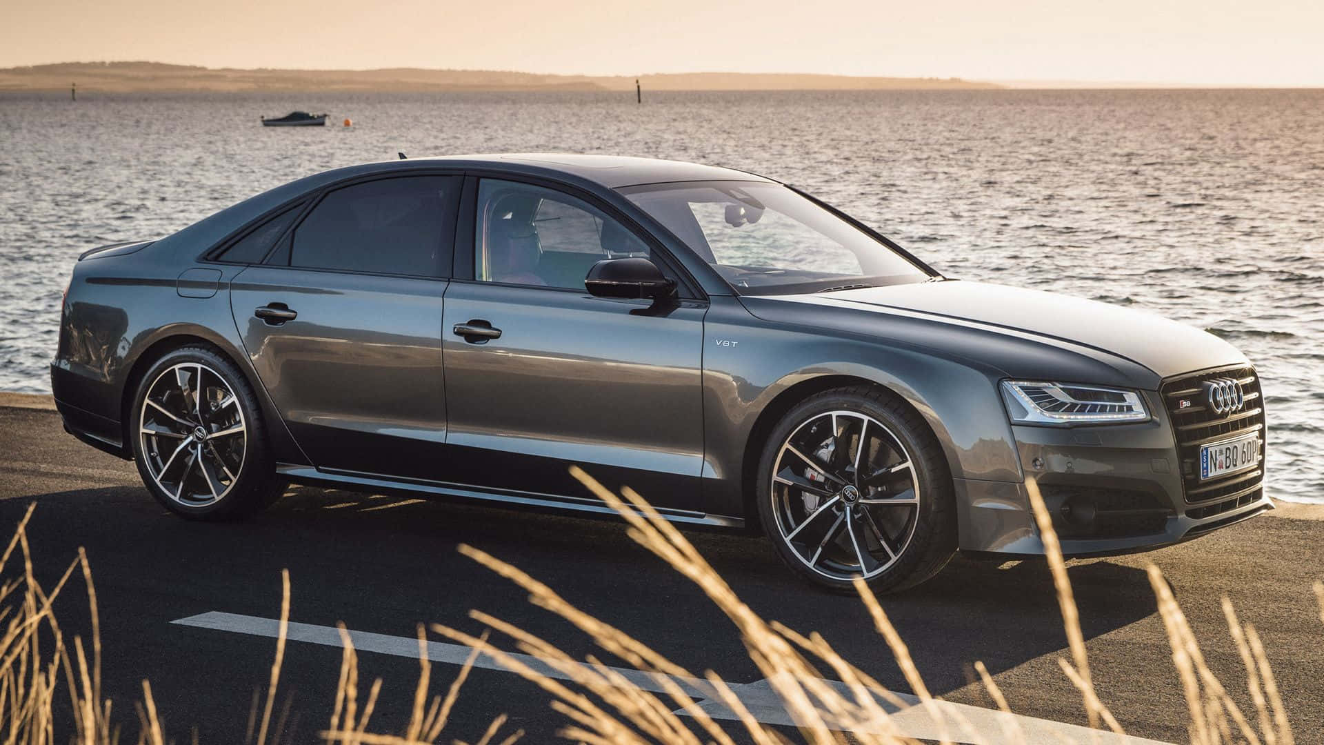 Luxury Redefined – Experience the Elegant Audi S8 Wallpaper