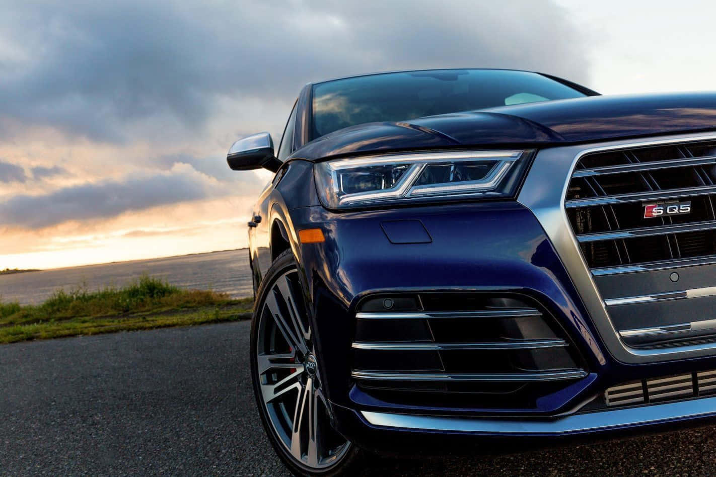 Audi SQ5 in dynamic action on the open road Wallpaper