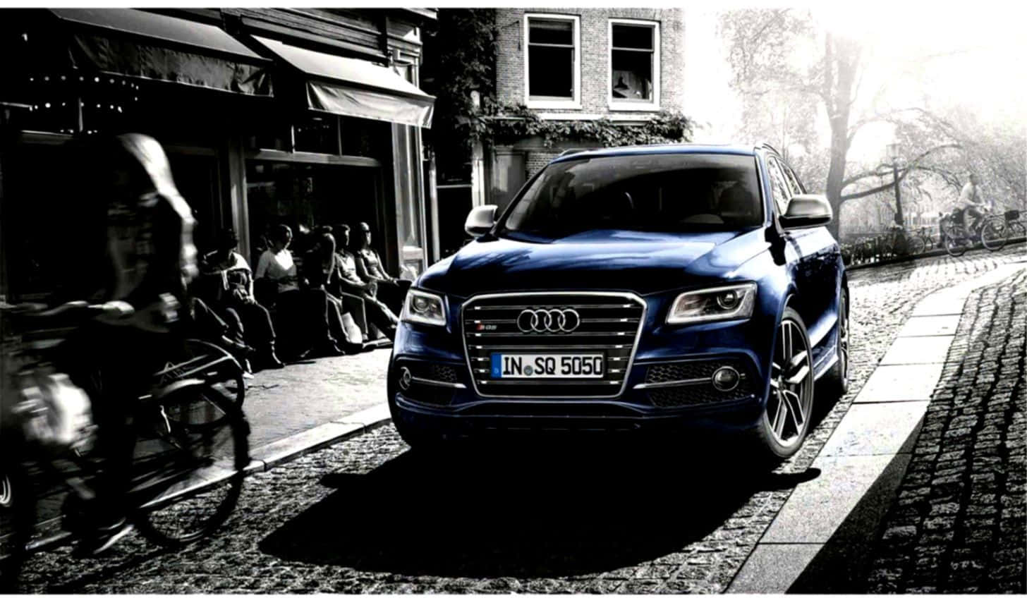 Sleek Audi SQ5 in Action Wallpaper