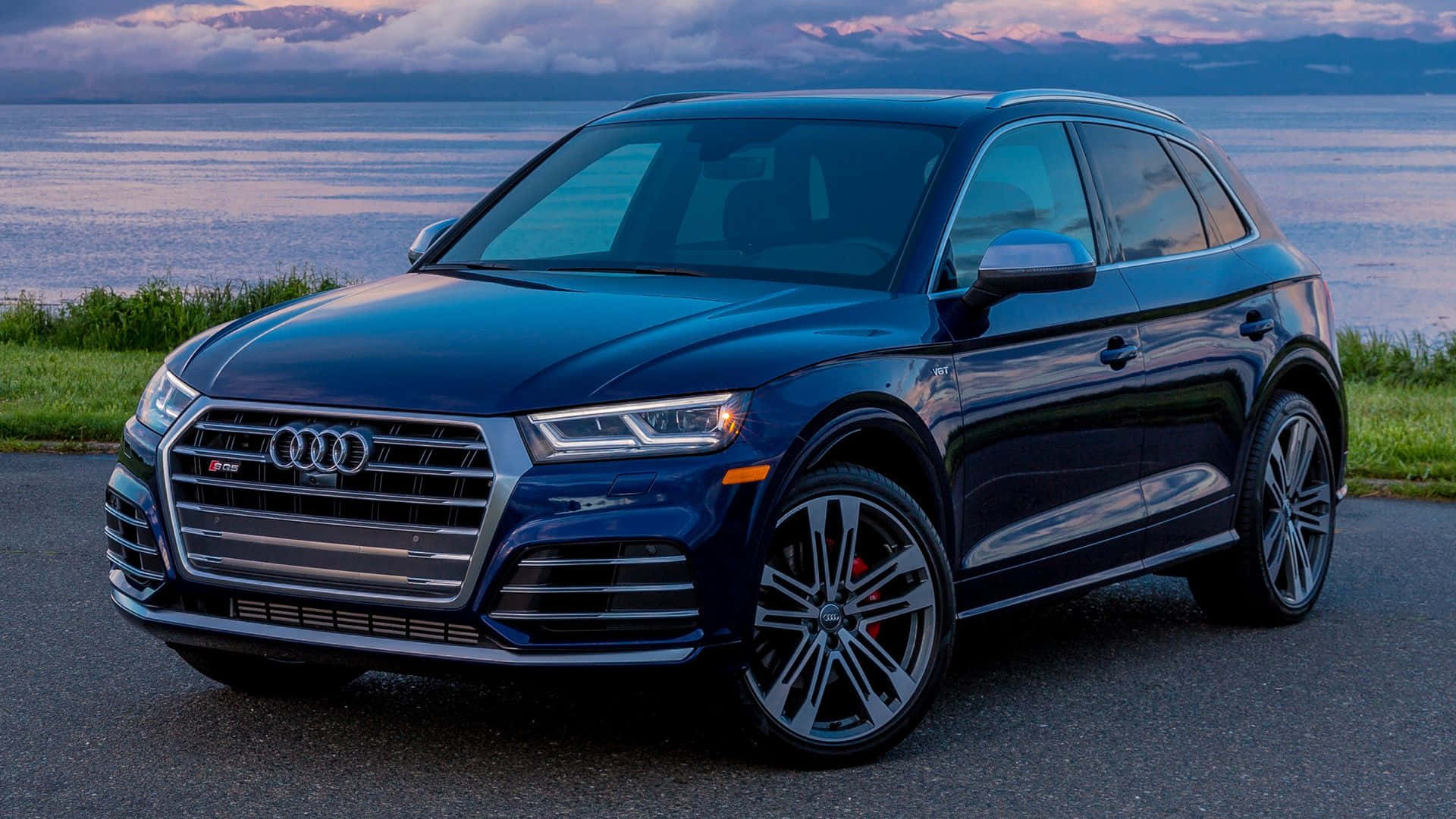 Majestic Audi SQ5 Showcasing Its Power and Luxury Wallpaper