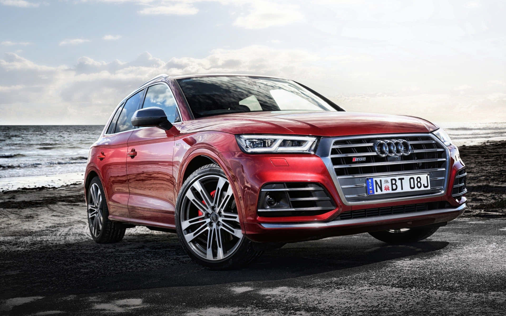 Captivating Audi SQ5 on an Open Road Wallpaper