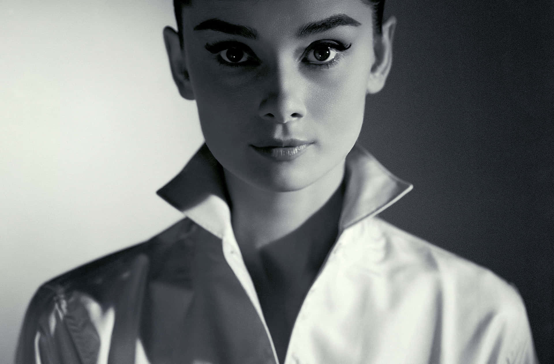 Diezeitlose Schönheit Von Audrey Hepburn