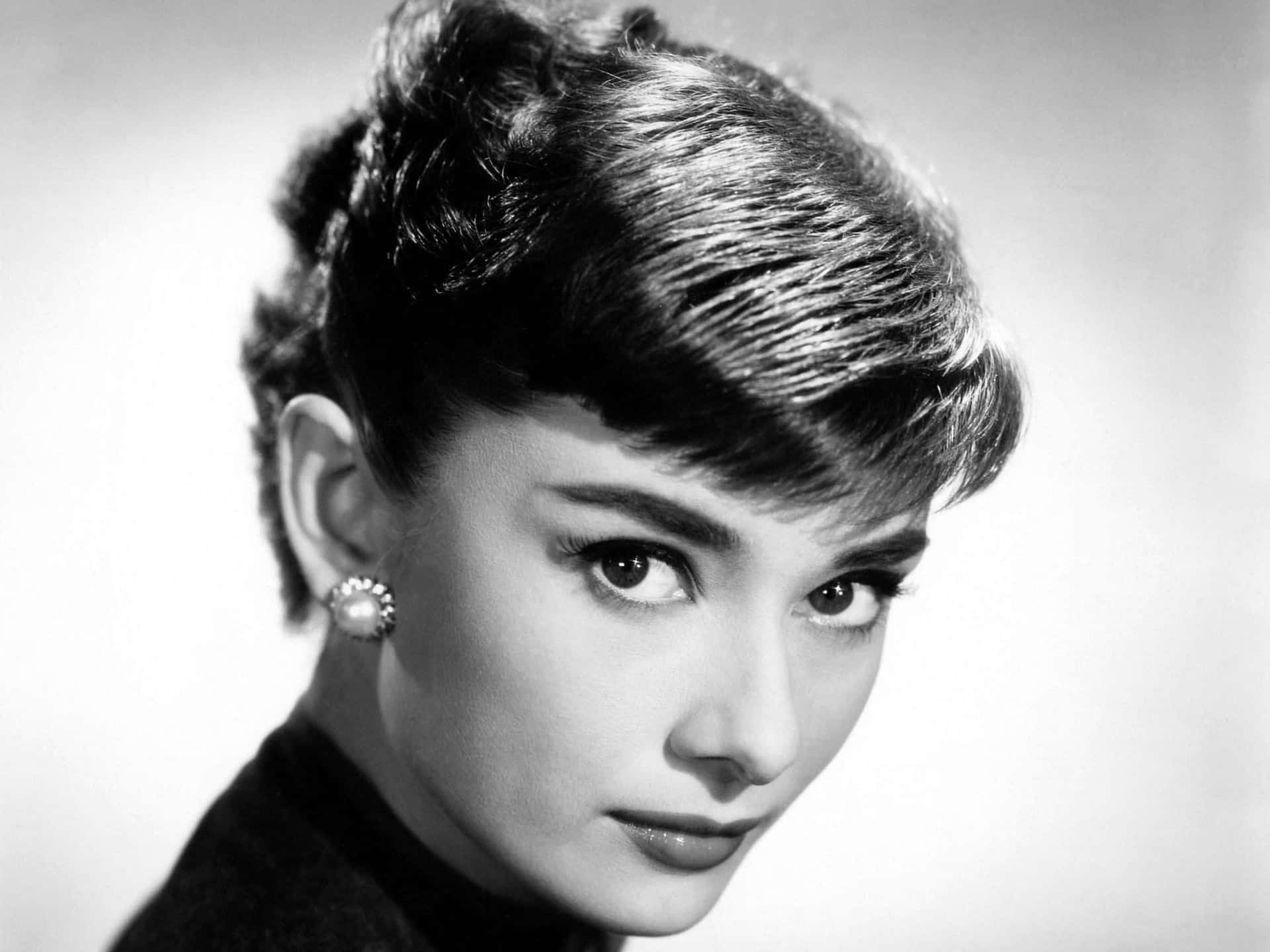 Diezeitlose Anmut Von Audrey Hepburn