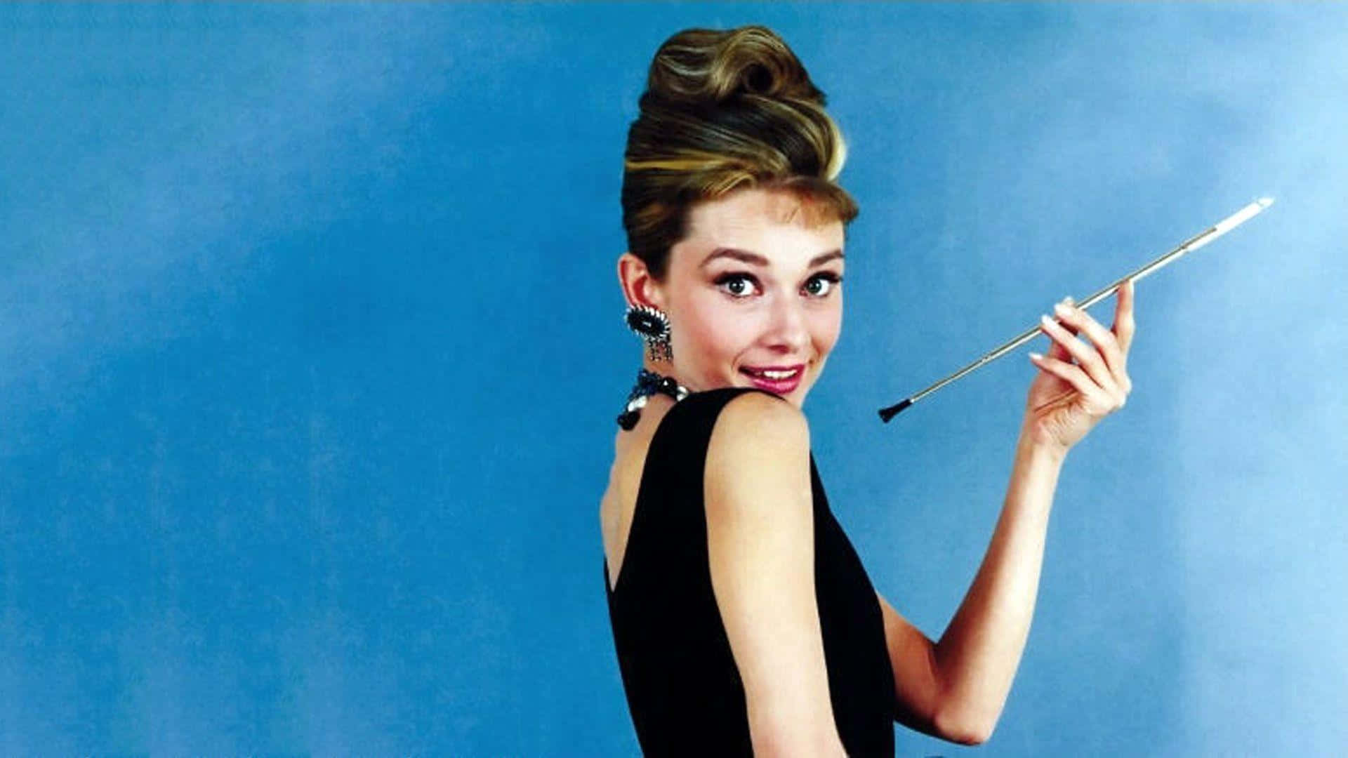 Diezeitlose Schönheit Von Audrey Hepburn Feiern.
