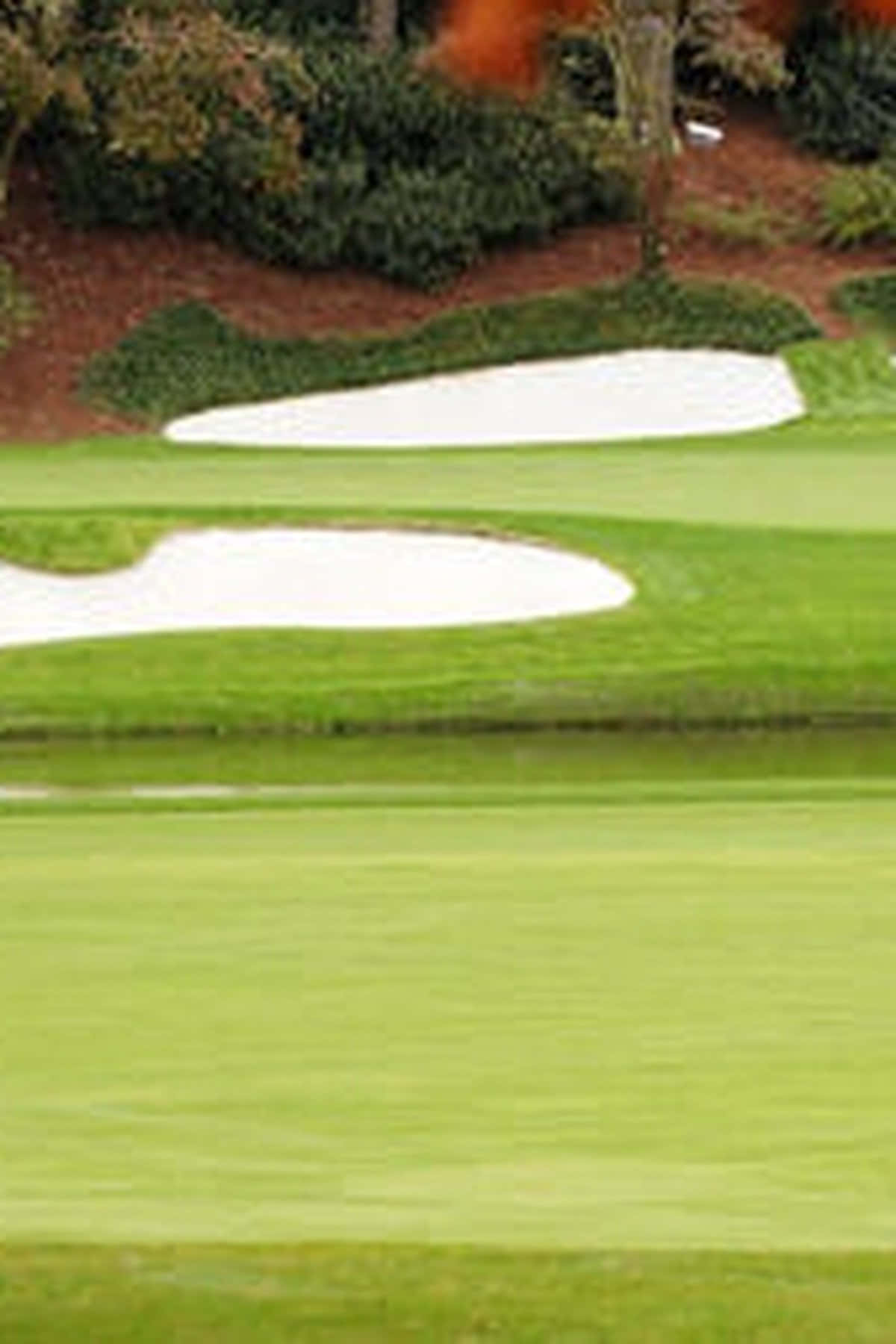 Disfrutade Una Vuelta De Golf En El Famoso Augusta National Golf Club Fondo de pantalla