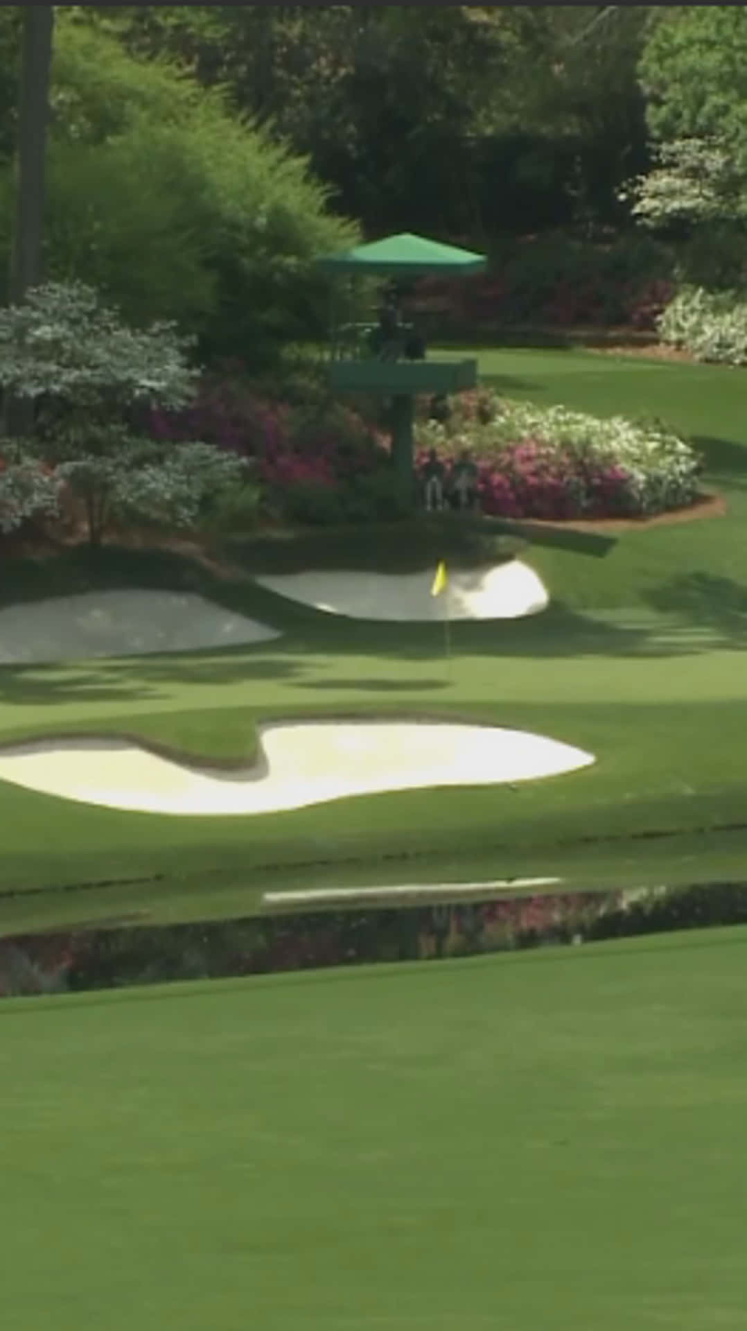 Play Augusta National's iconic golf course on your Iphone Wallpaper