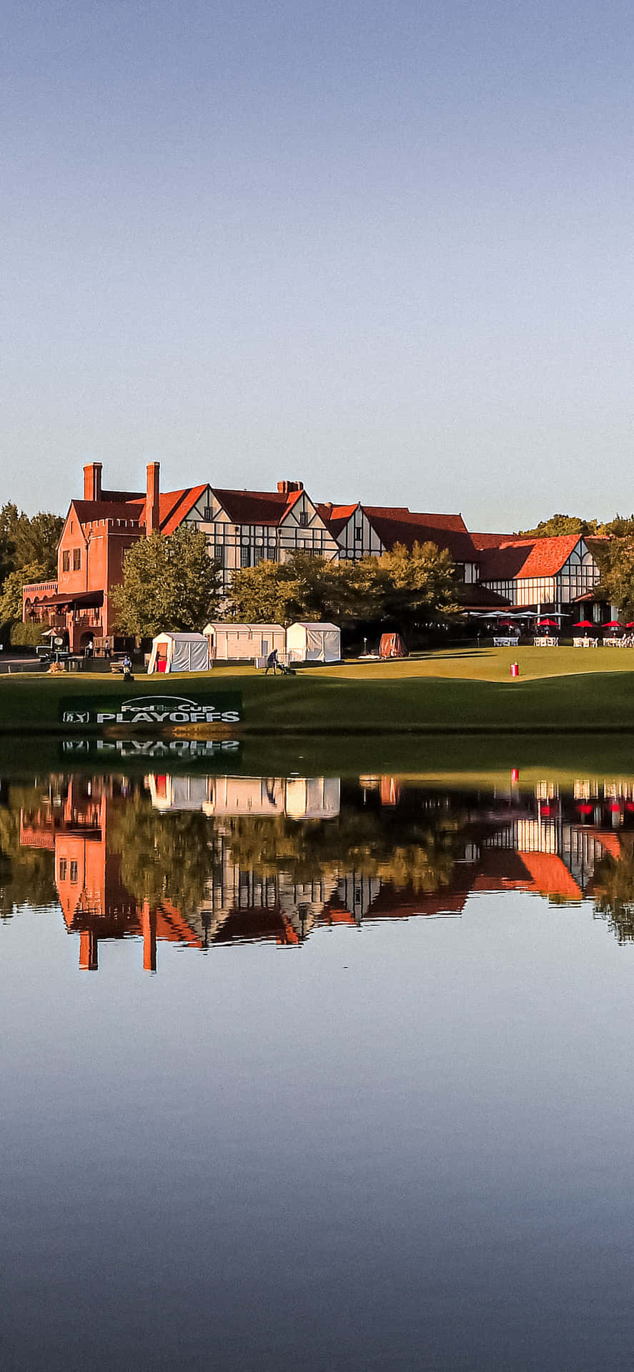 Tee ud på én af de mest ikoniske golfbaner i verden, Augusta National. Wallpaper