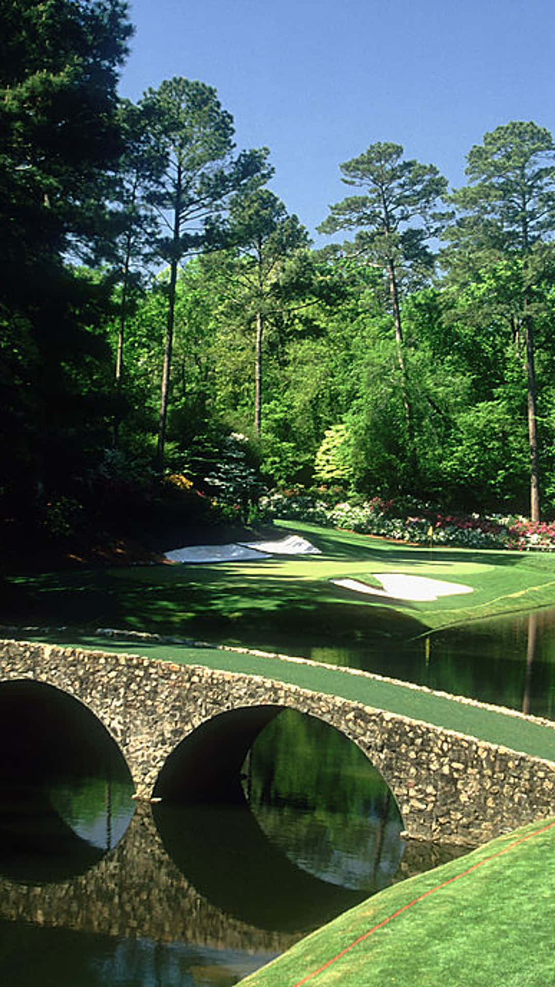 Tag ind i skønheden og roen på Augusta National Golf Course på din iPhone. Wallpaper