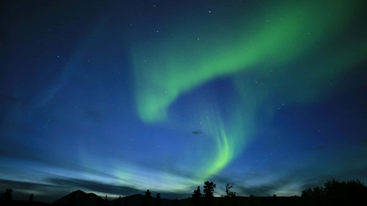 Aurora Australis Boven Berg Silhouetten Achtergrond