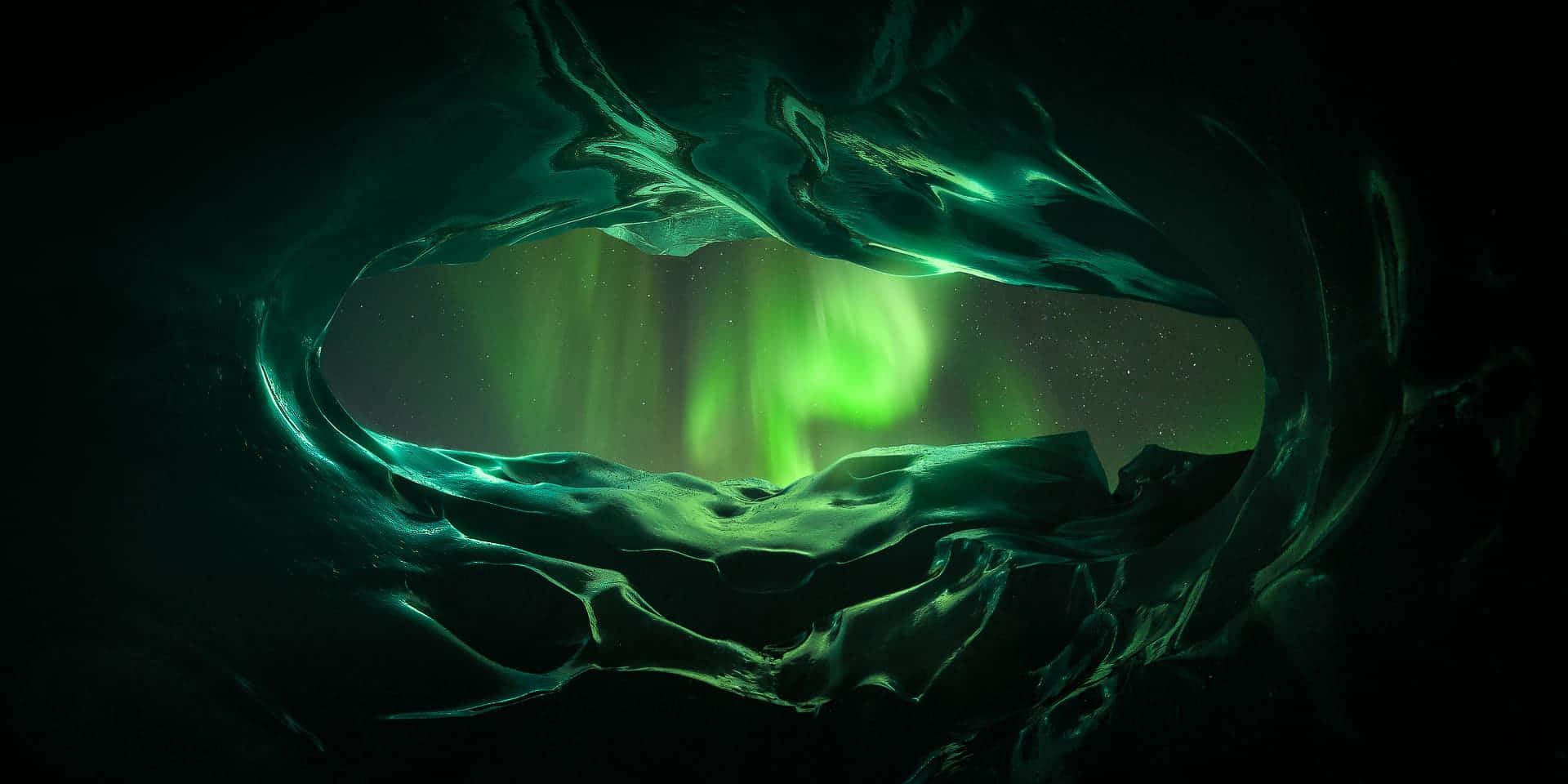 Stunning Aurora Borealis Light Show in the Night Sky Wallpaper
