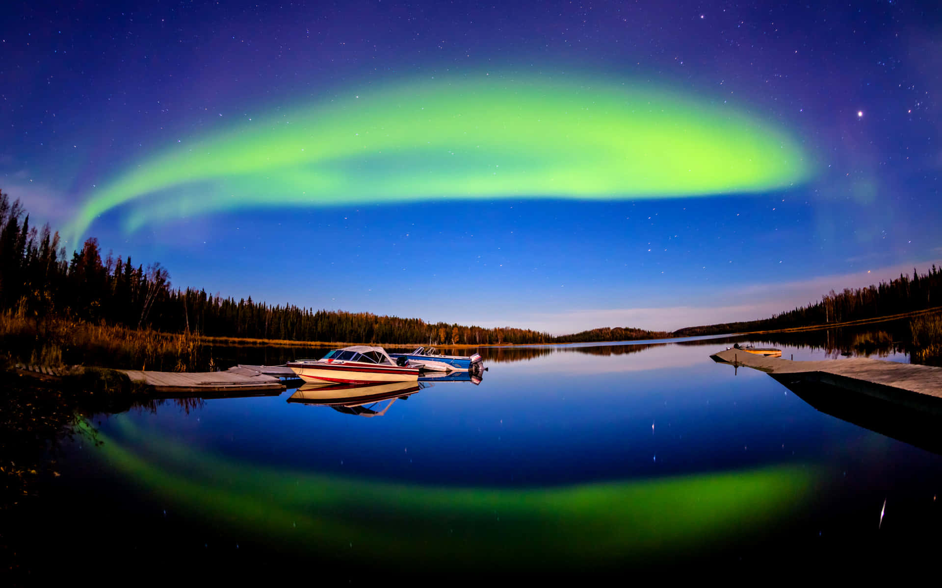 Captivating Aurora Borealis Light Show in the Night Sky Wallpaper