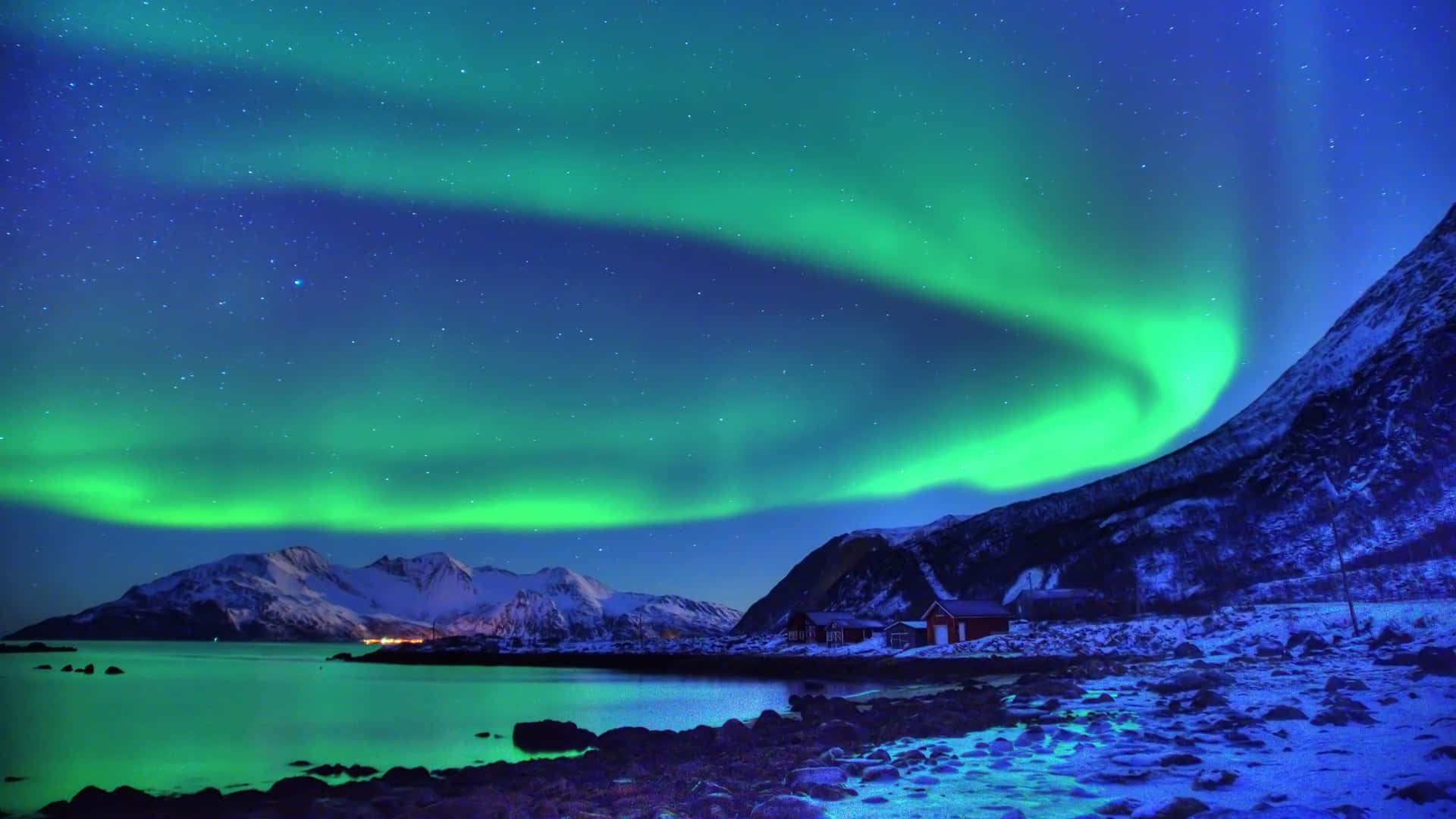 Mesmerizing Aurora Borealis Lighting Up the Night Sky Wallpaper