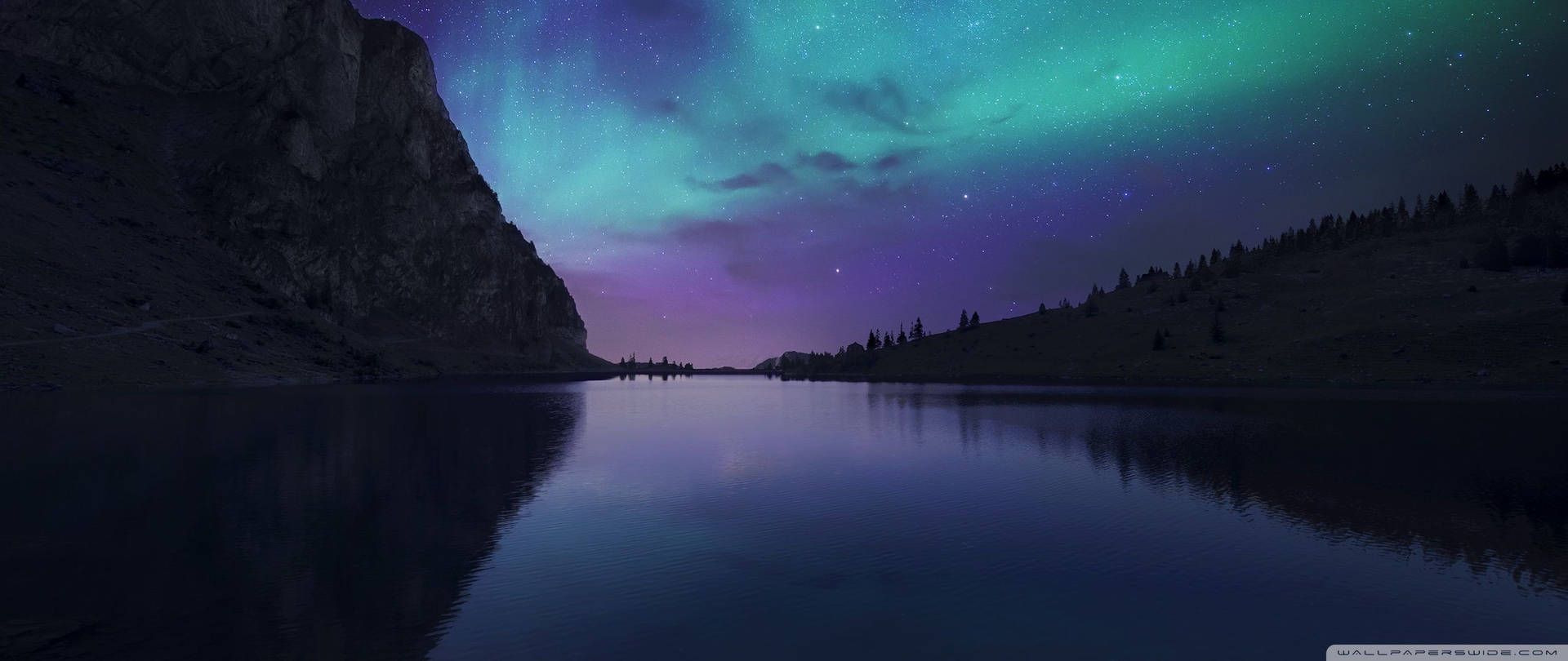 Aurora Borealis lights up the dark winter sky Wallpaper