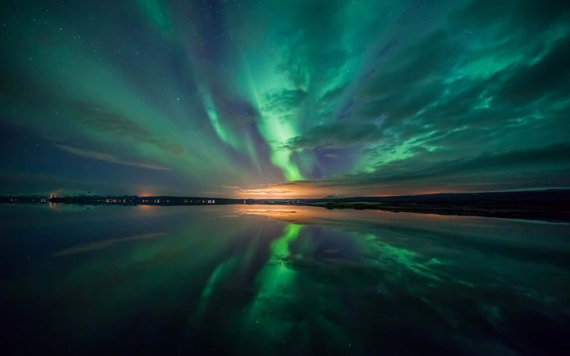Magical Aurora Borealis lights up the night sky