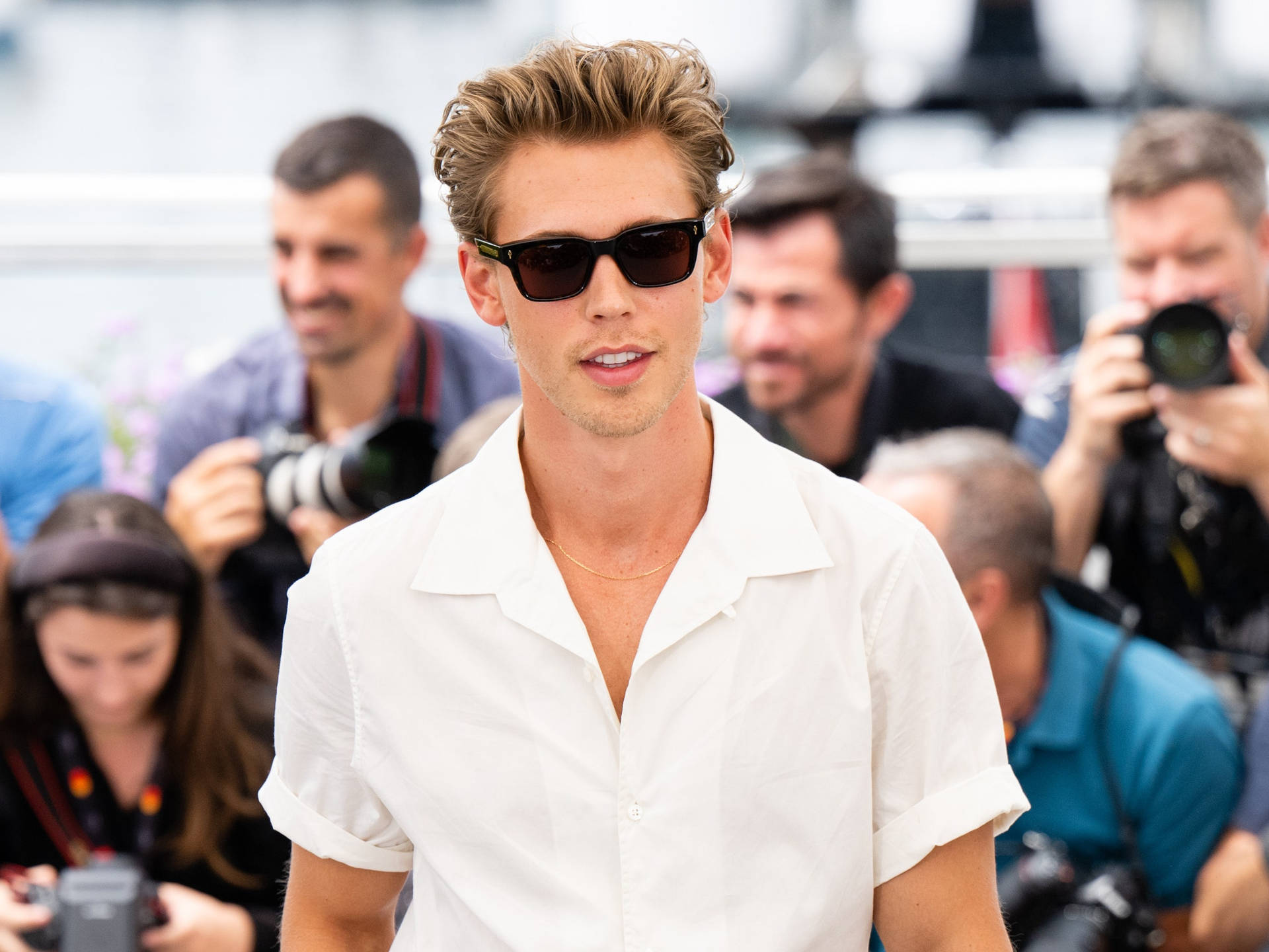 Austin Butler With Iconic Hairstyle Wallpaper