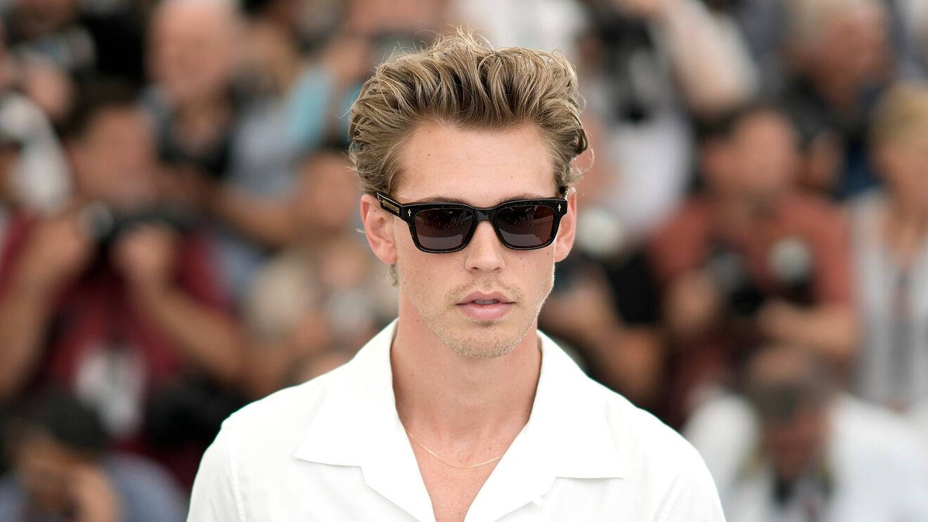 Austin Butler With Shades Wallpaper