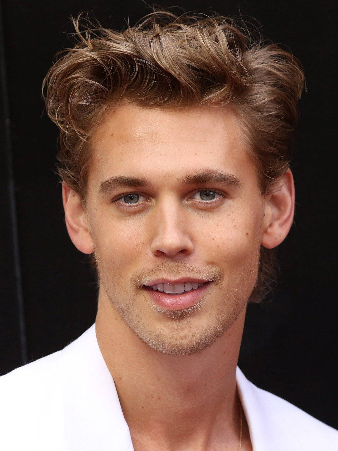 "Austin Butler flaunting his creative stubble look in a high-resolution image." Wallpaper