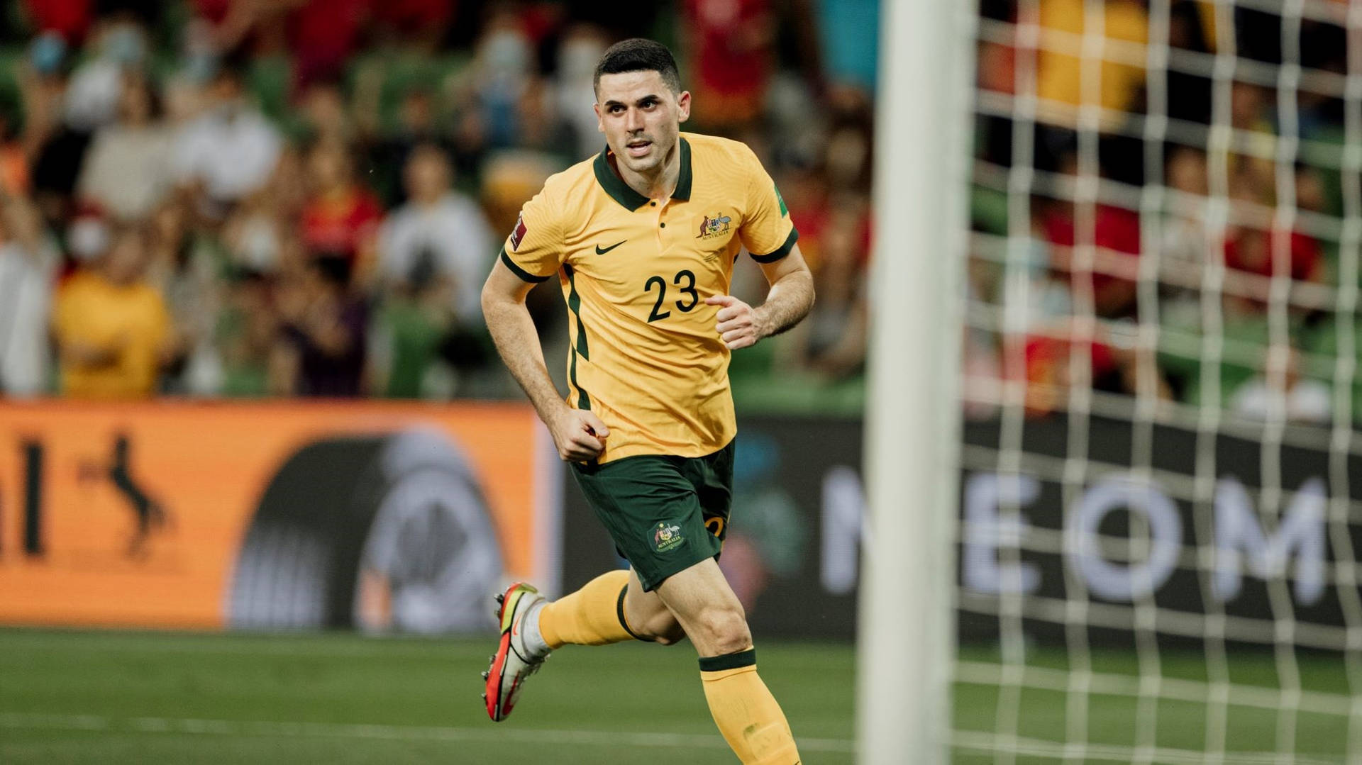Seleçãonacional De Futebol Da Austrália - Tom Rogic Em Ação Papel de Parede