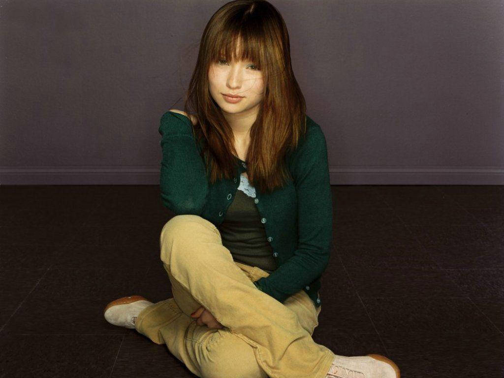 Australischeschauspielerin Emily Browning Fotoshooting Von 2004 Wallpaper