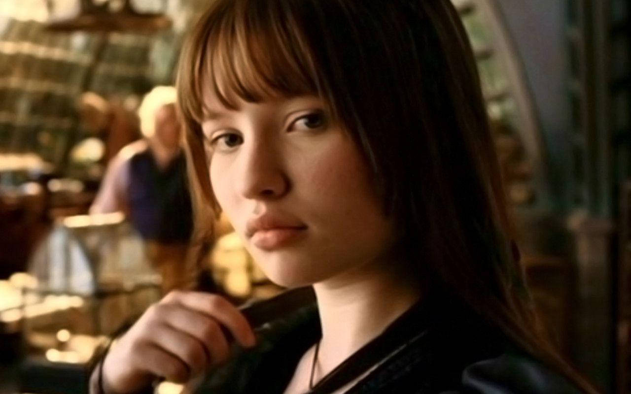Australian Actress Emily Browning as Violet Baudelaire in 2004 Wallpaper