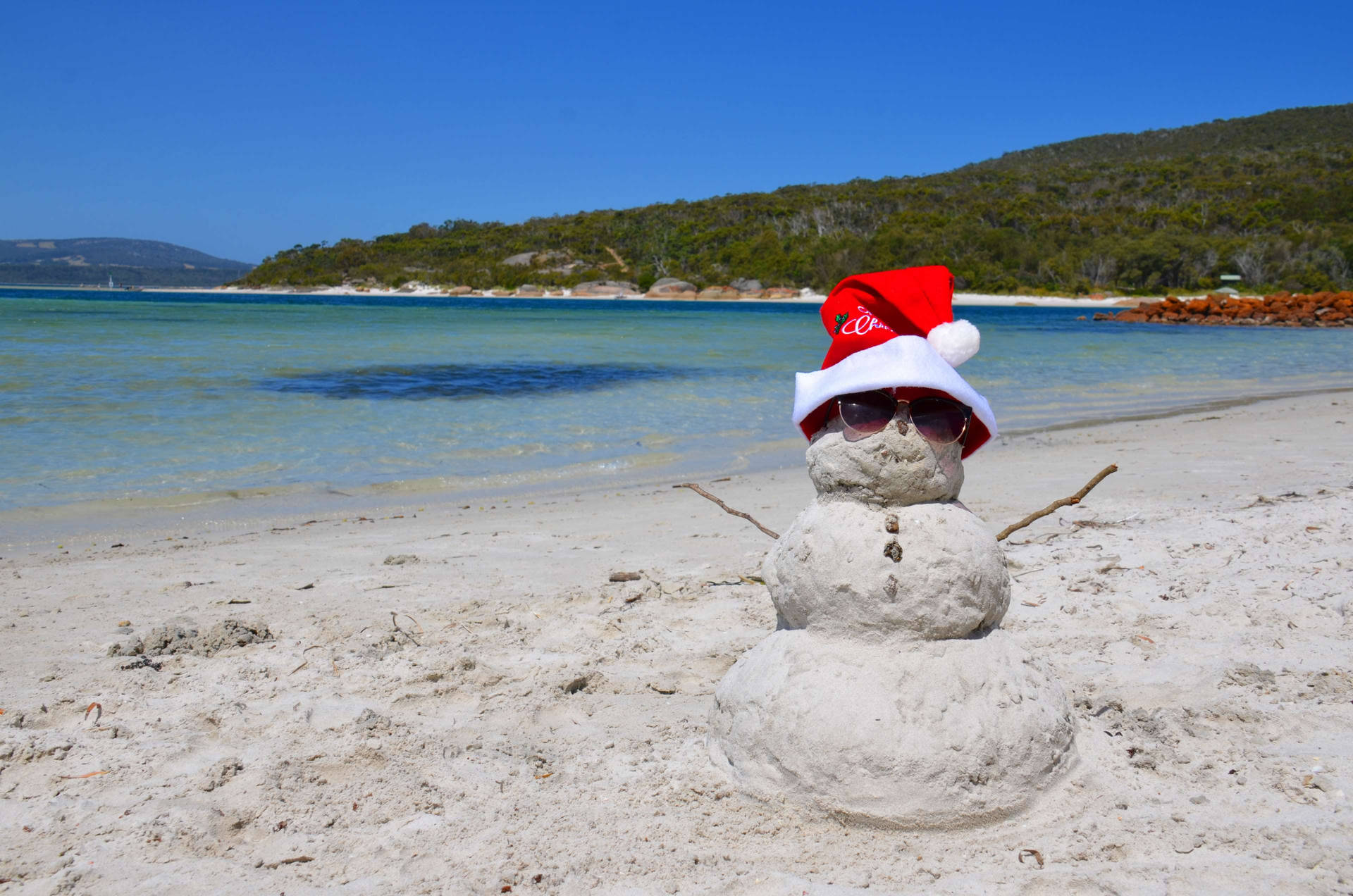 Australian Christmas Snowman With Hat Wallpaper