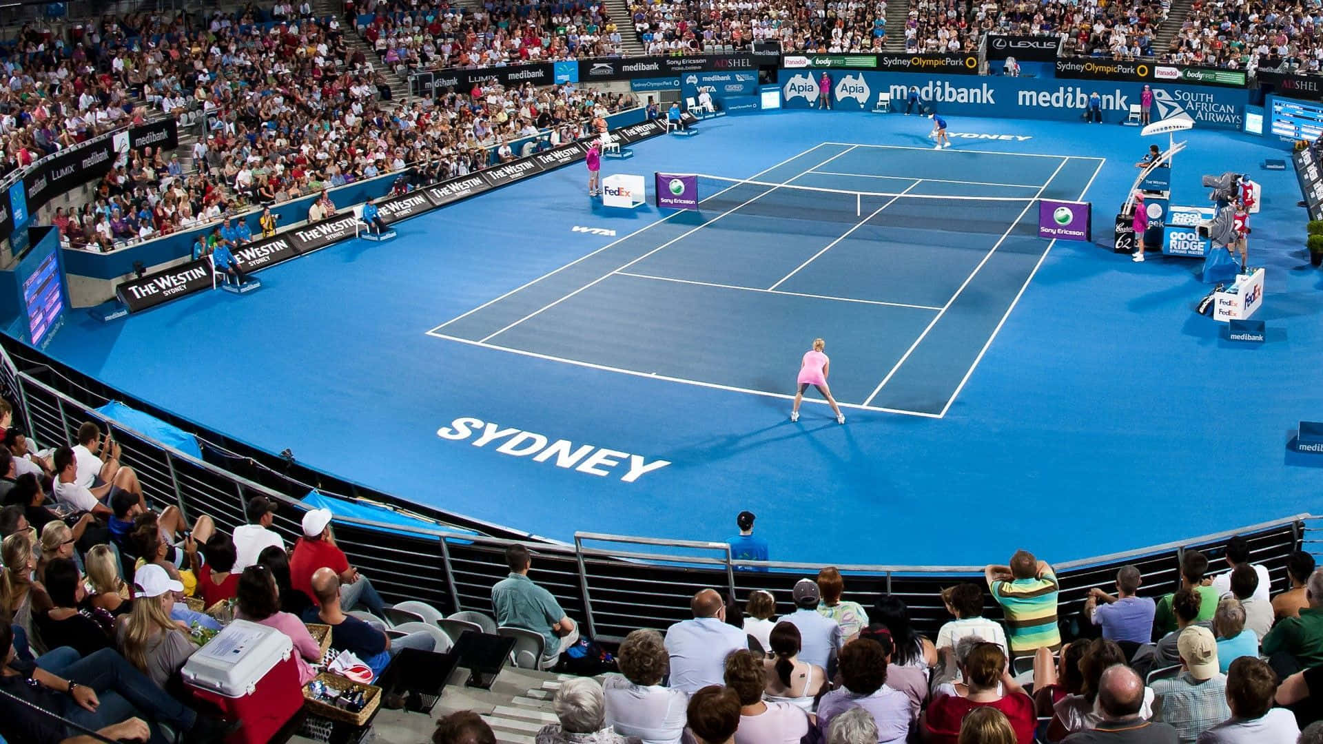 Spännandematch På Melbournebanorna Under Australian Open.