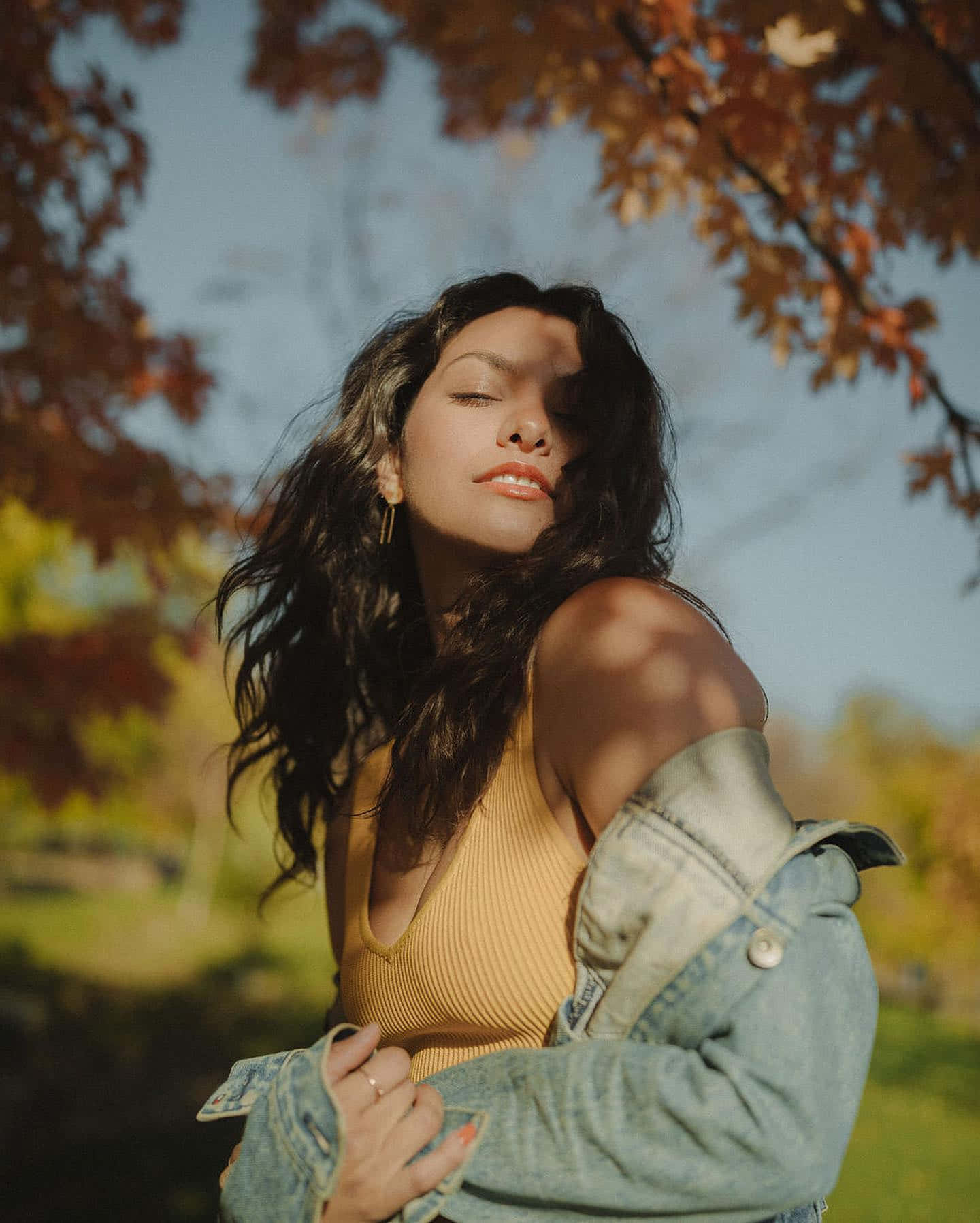 Portrait D'automne Femme Éclairée Fond d'écran