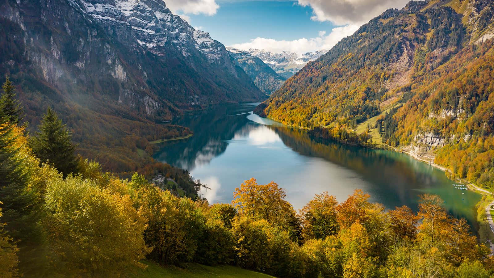 Autumnal Glarus Lake Switzerland Wallpaper