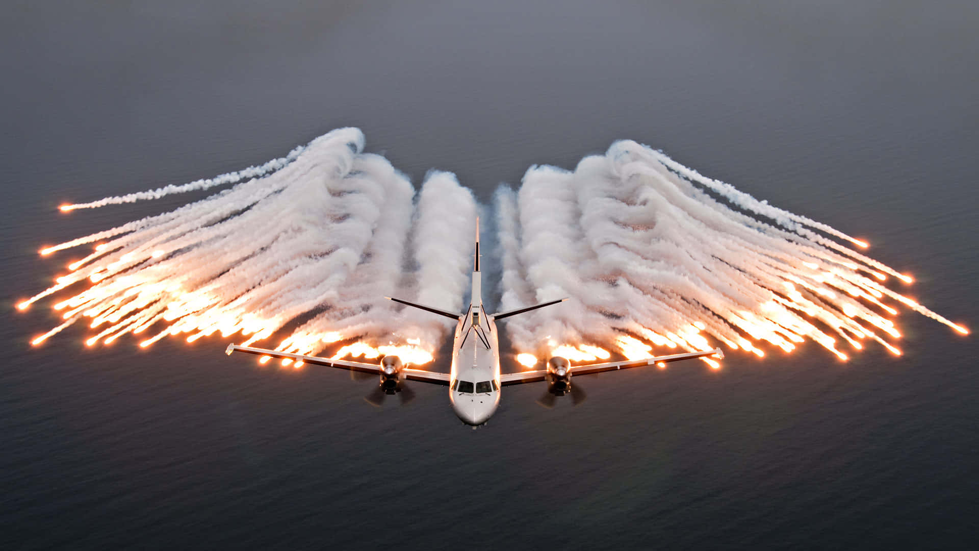 Avionesde Combate Volando En Formación Sobre Las Nubes.