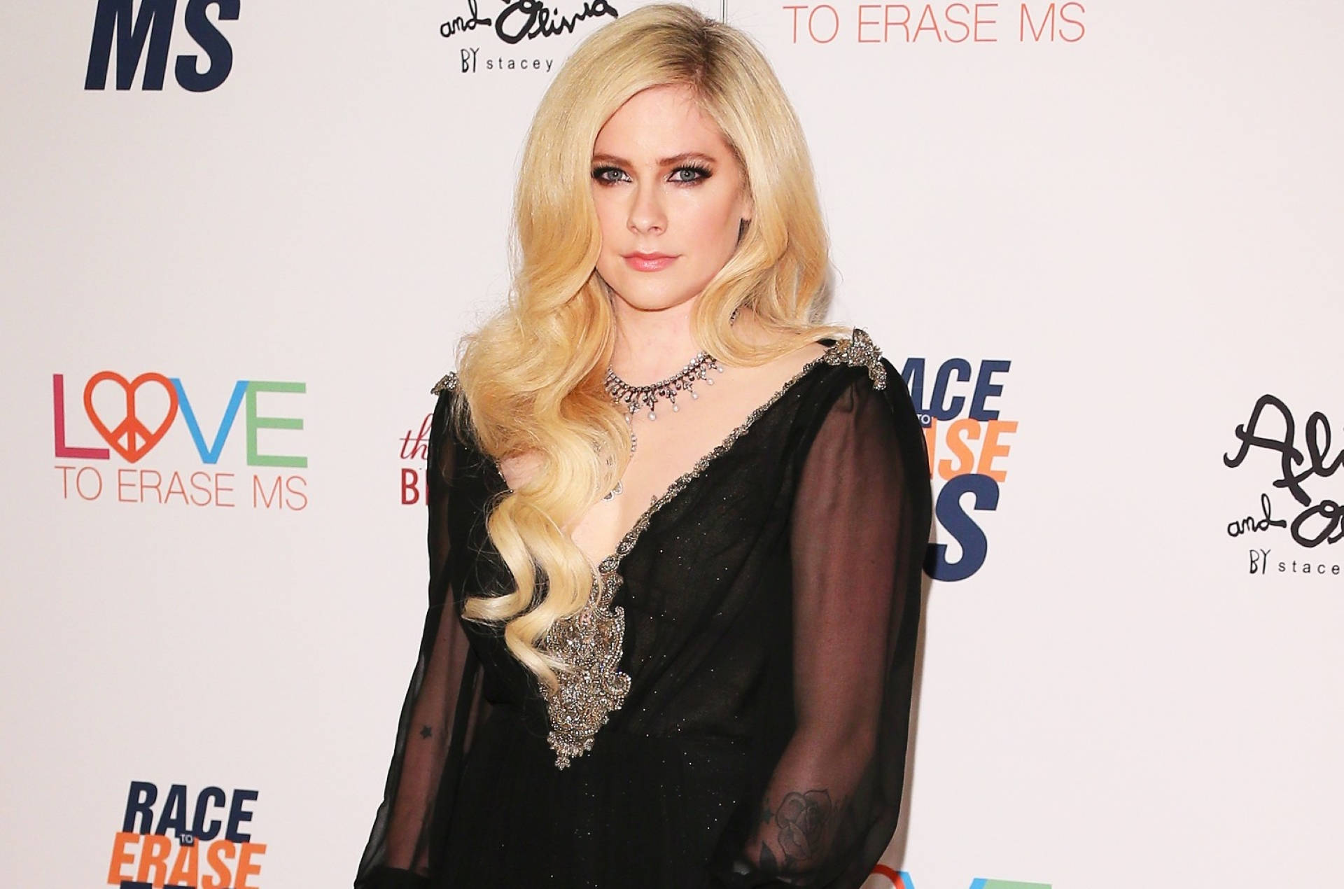 Avril Lavigne At MS Gala Wallpaper
