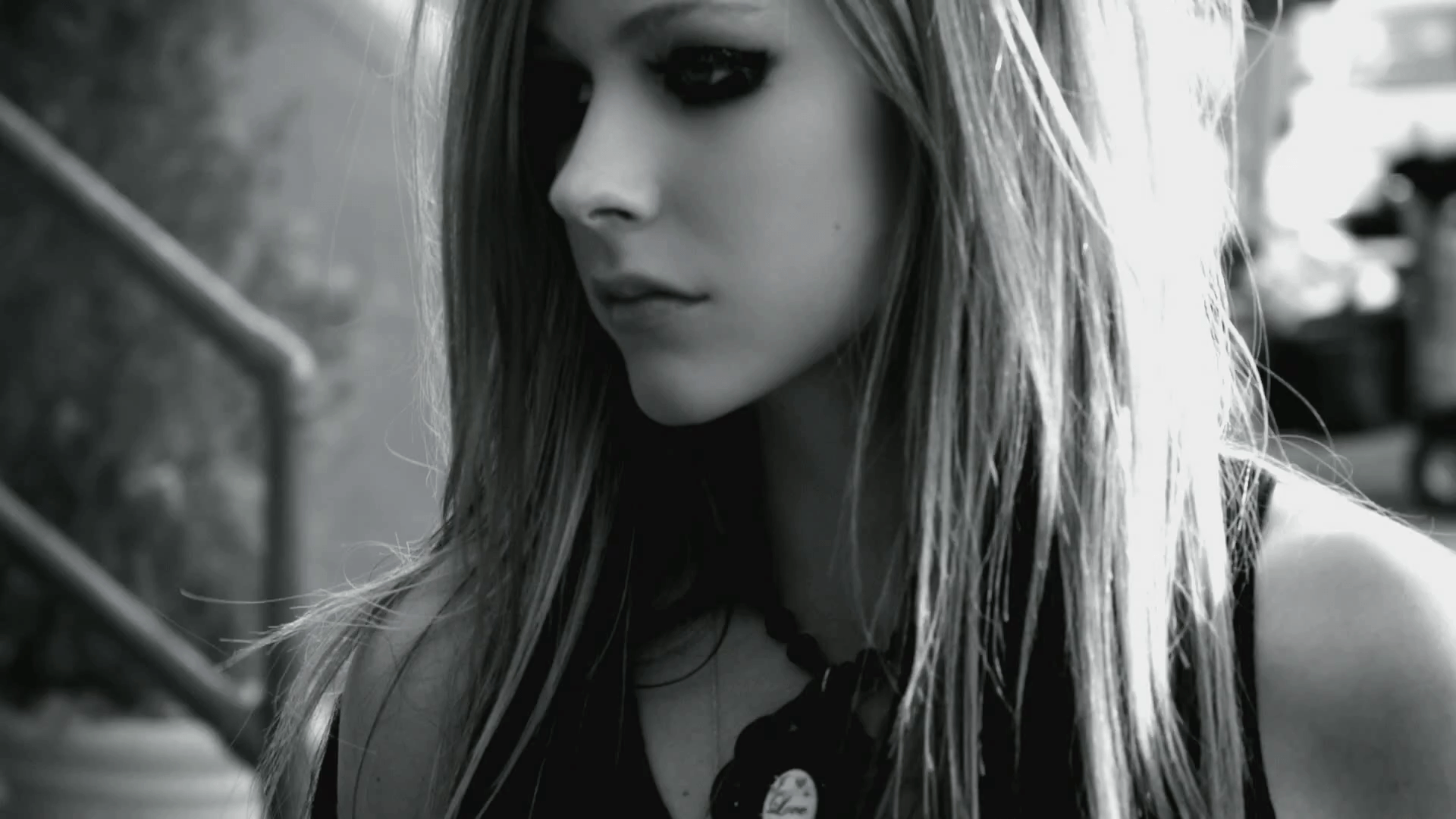 Avril Lavigne Showing off her Signature Style
