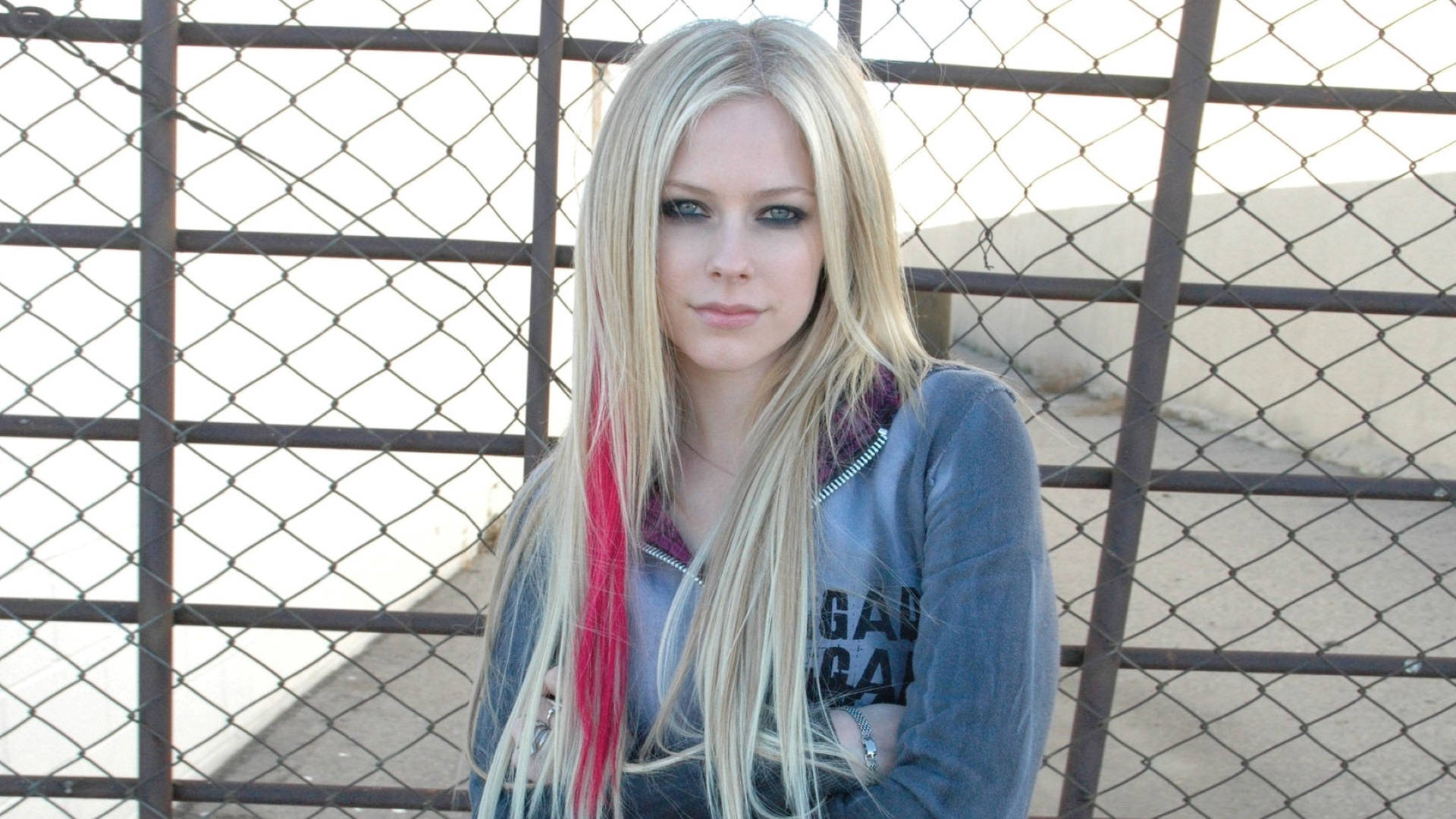 Avril Lavigne In Casual Jacket Wallpaper