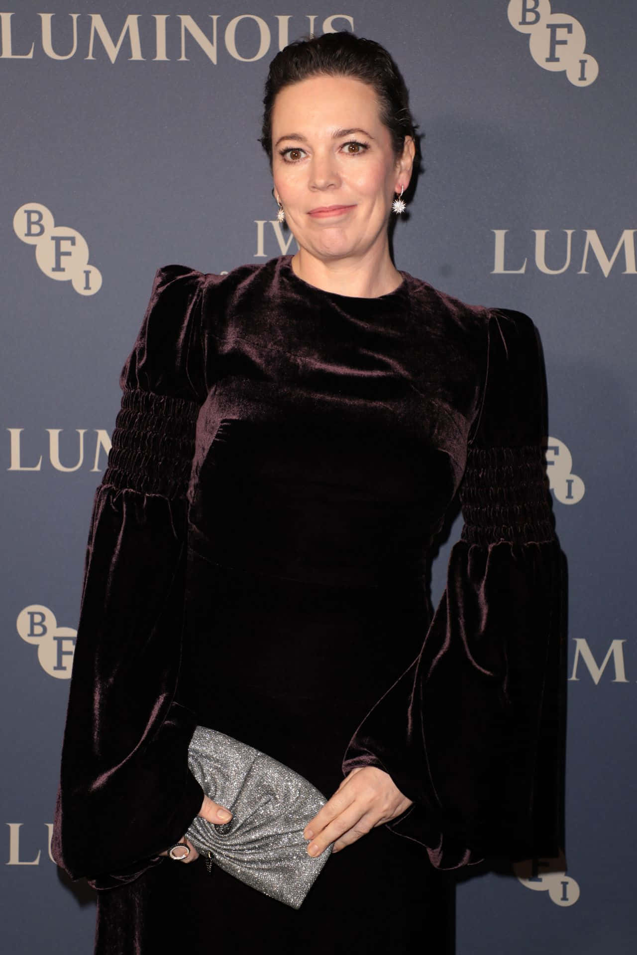 "award-winning Actress Olivia Colman In An Elegant Evening Gown At A Red Carpet Event" Wallpaper
