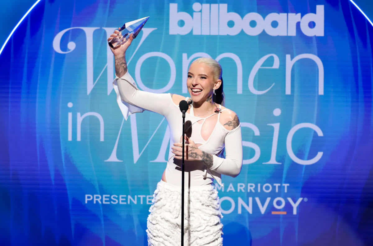 Award Winning Momentat Billboard Womenin Music Wallpaper