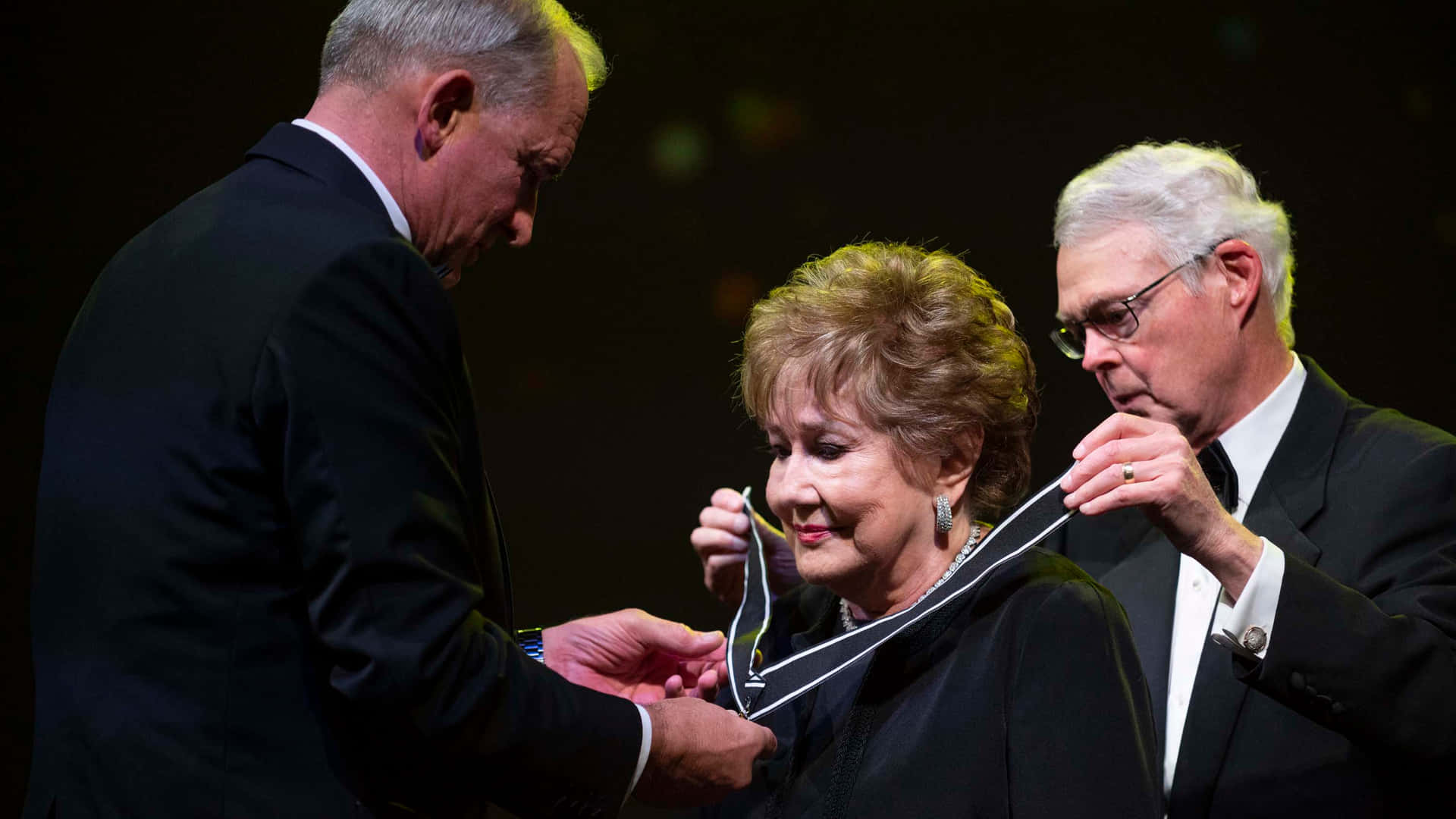 Políticagalardonada Elizabeth Dole Fondo de pantalla