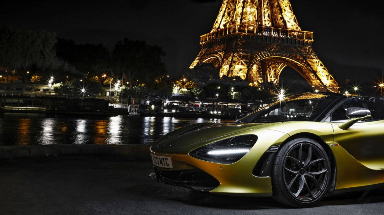 Fantastisk Guld McLaren Spyder I Paris Wallpaper