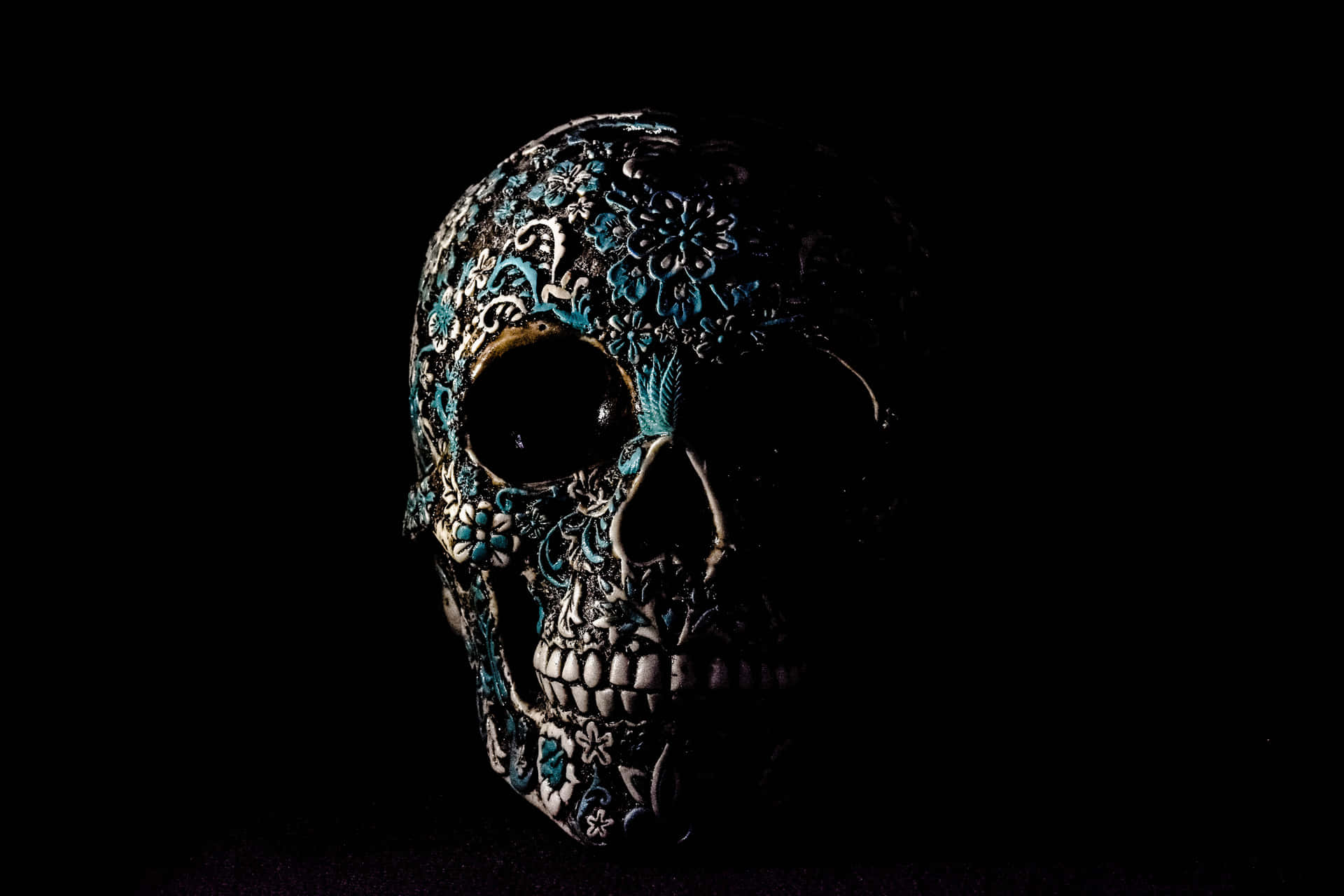 "Staring into the Soul of the Awesome Skull" Wallpaper