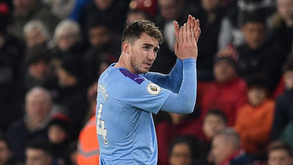 Aymeric Laporte applauding on the field Wallpaper