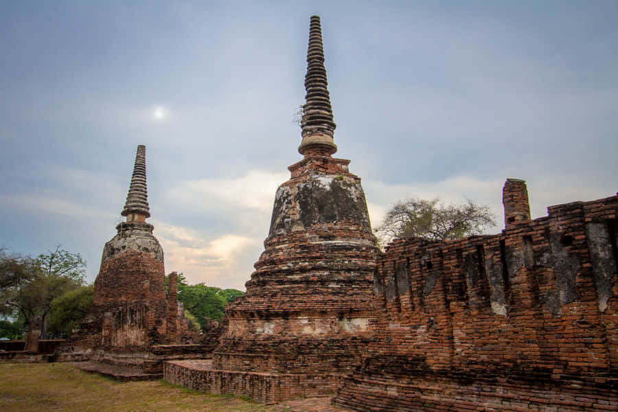 Ayutthaya Ancient Stupasat Dusk Wallpaper