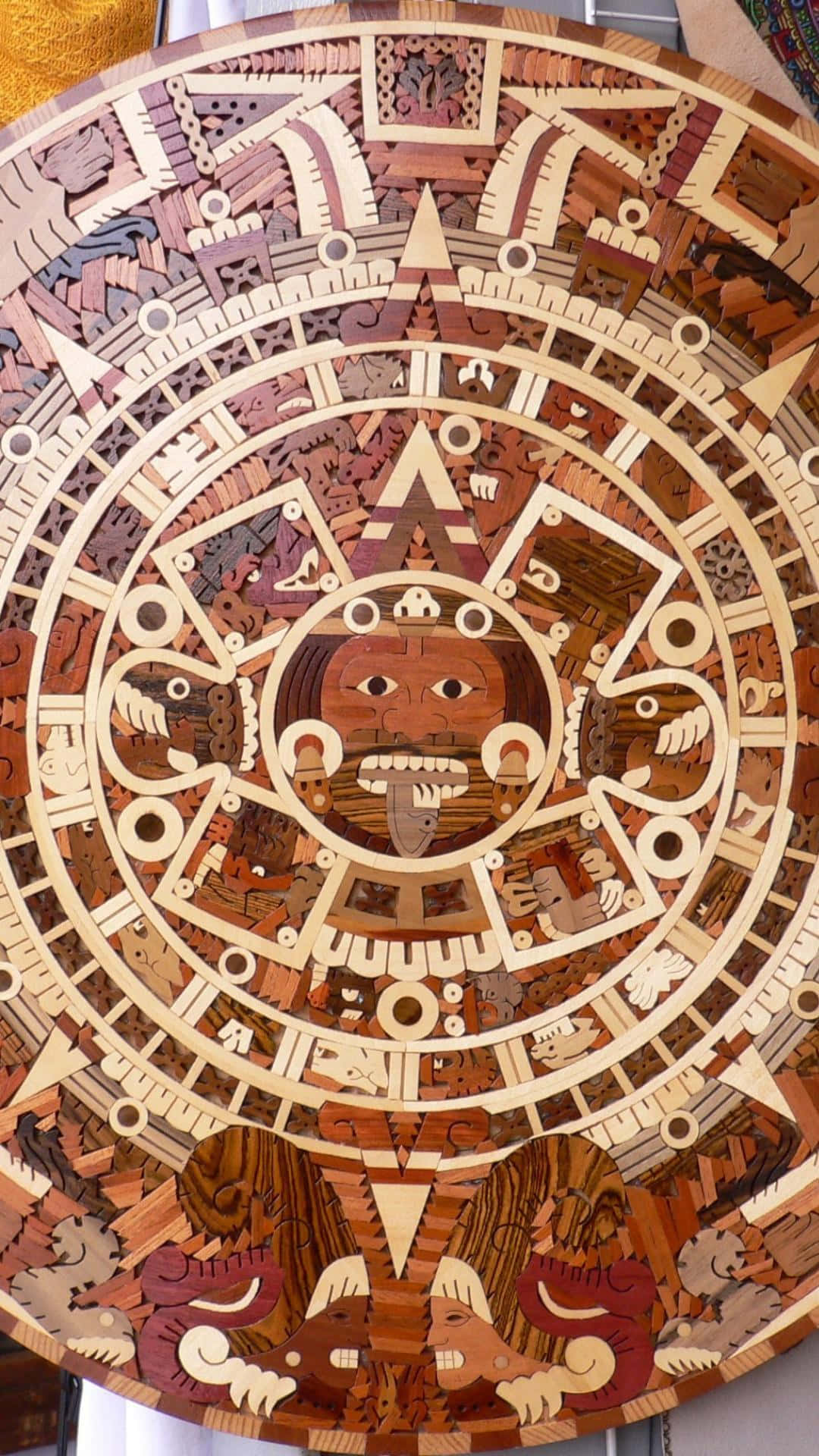 Einmächtiger Aztekenkrieger Steht Stolz Und Bereit. Wallpaper