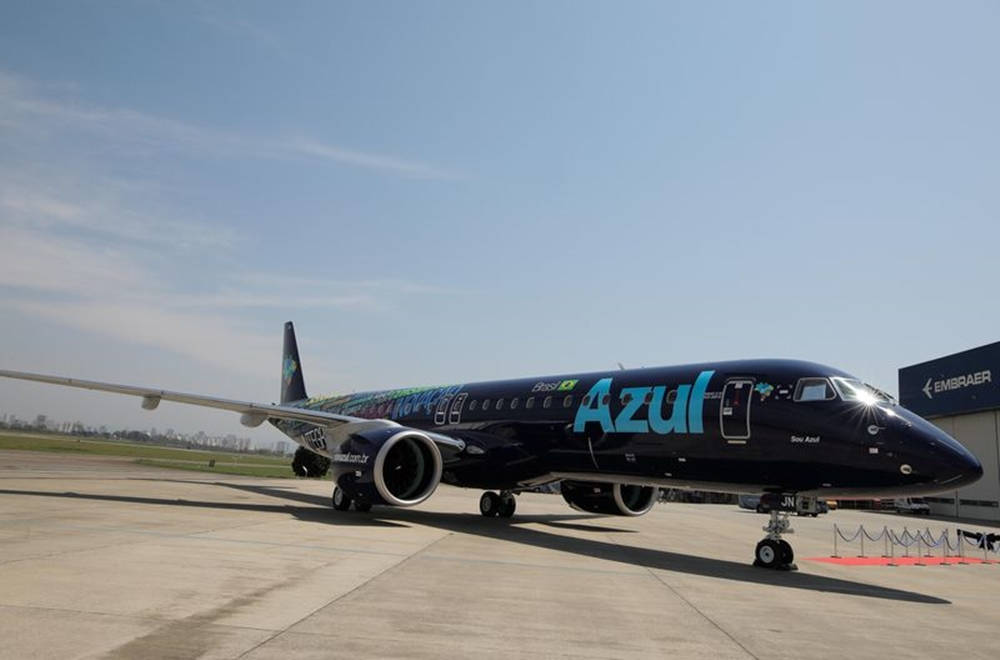 Azul Airlines Dark Angled Wallpaper