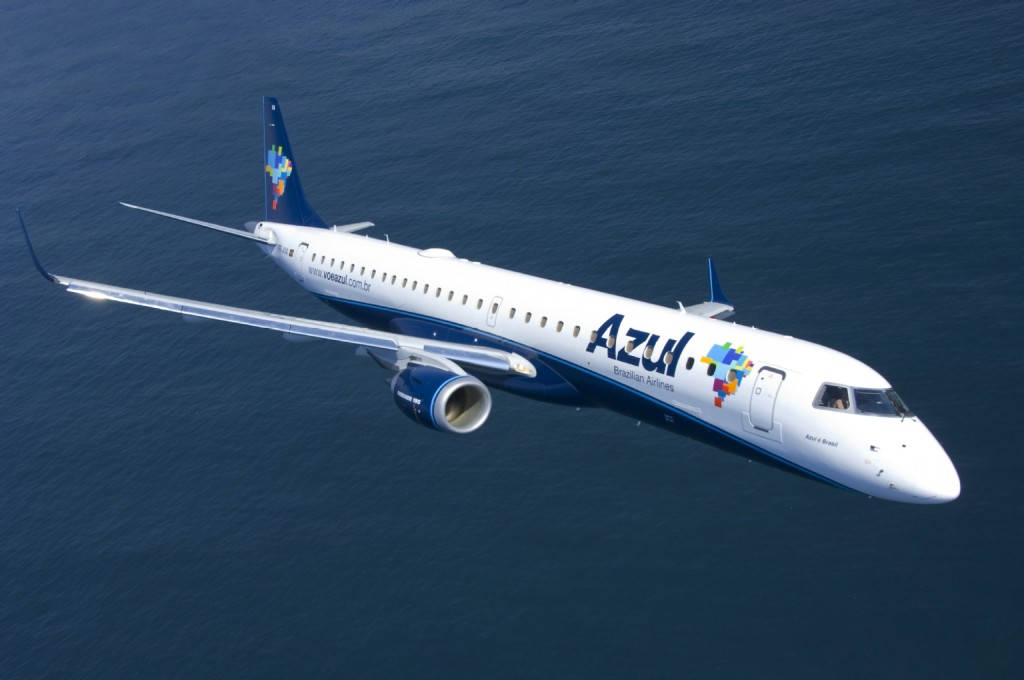 Azulairlines Sea Big (azul Airlines Meer Groß) - This Could Be A Potential Wallpaper For Someone Who Loves Aviation And Wants To Showcase The Brazilian Airline Azul. The Image Could Feature A Large Plane Flying Over A Beautiful Blue Sea. Wallpaper
