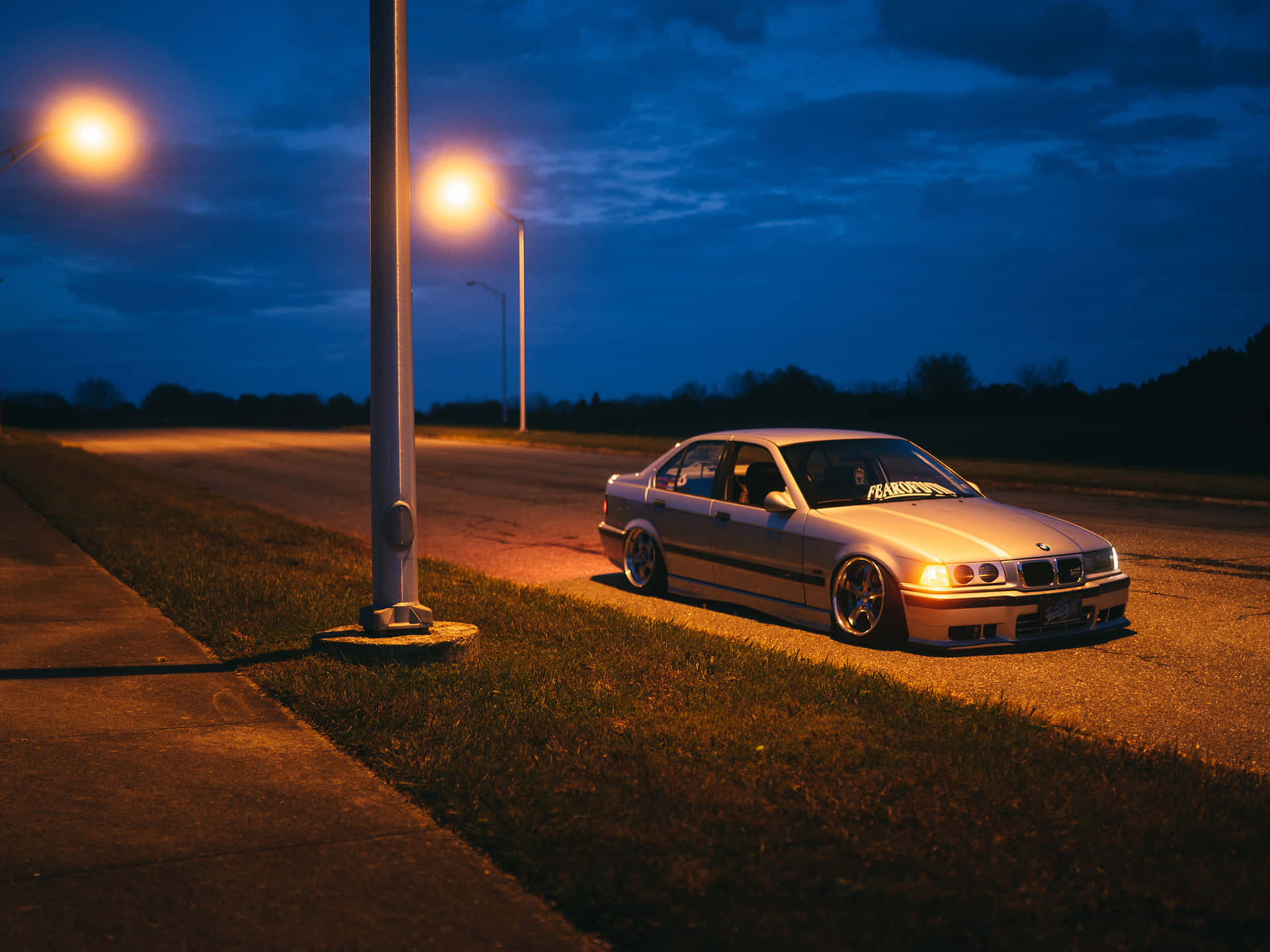 B M W E36 Twilight Streetlight Scene Wallpaper