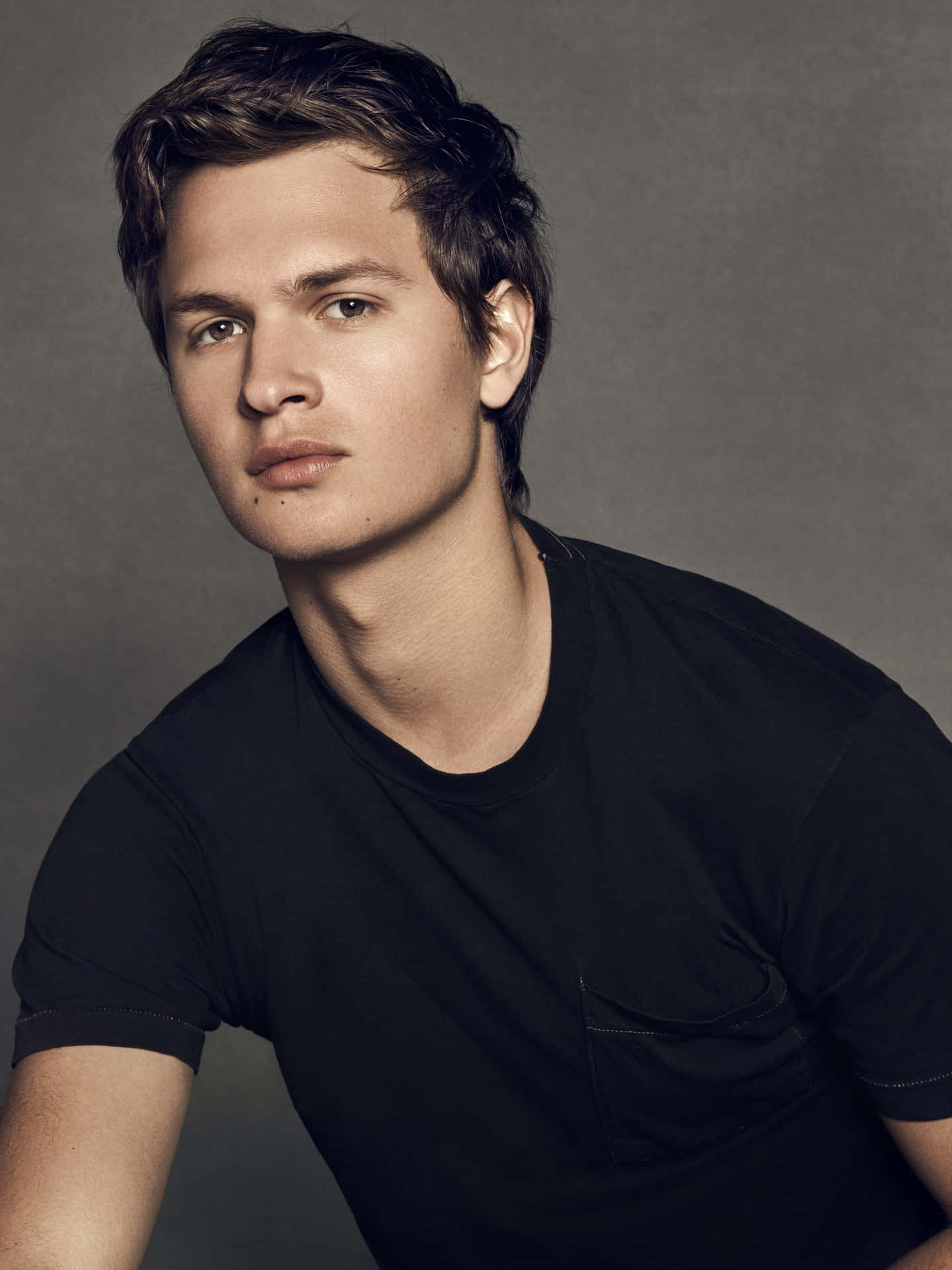 Baby (ansel Elgort) Som Viser Frem Sine Ekspertkjøreferdigheter I Den Actionfylte Filmen, 