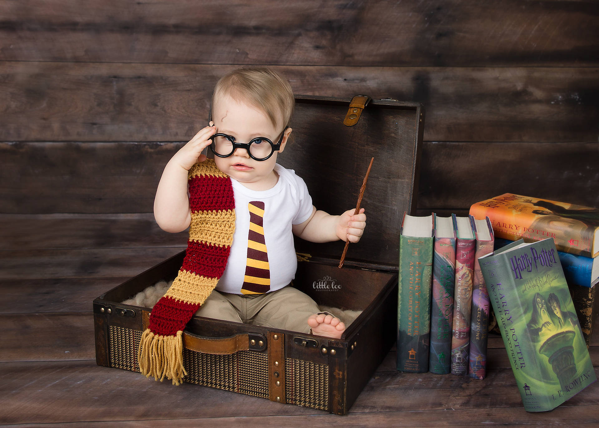 Neonato In Costume Di Harry Potter Sfondo