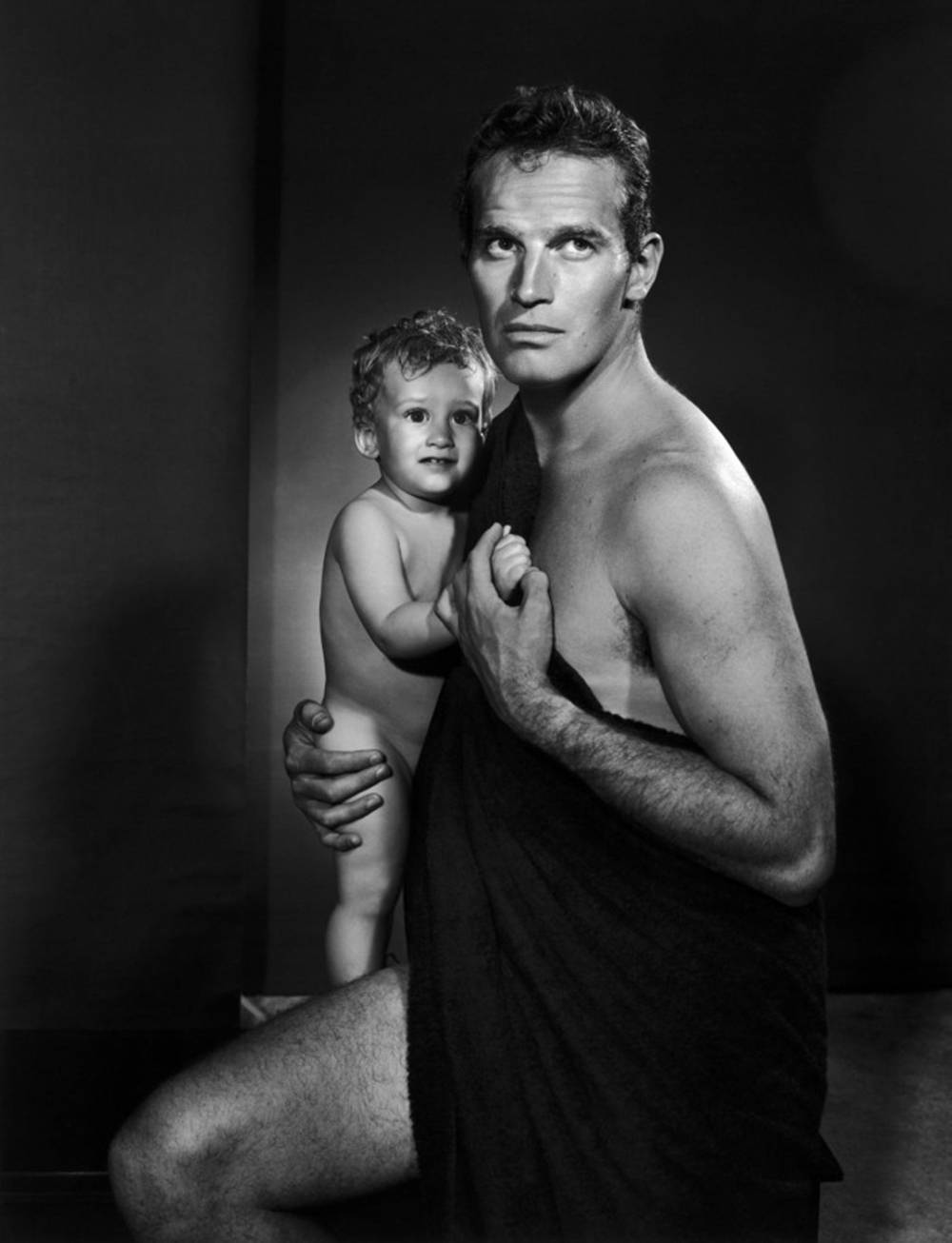 Unafoto D'epoca Di Baby Charlton Heston Sfondo