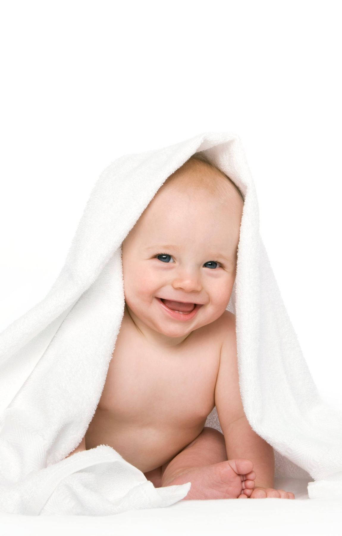 Fotografíade Un Bebé Sonriendo Bajo Un Paño Blanco Fondo de pantalla